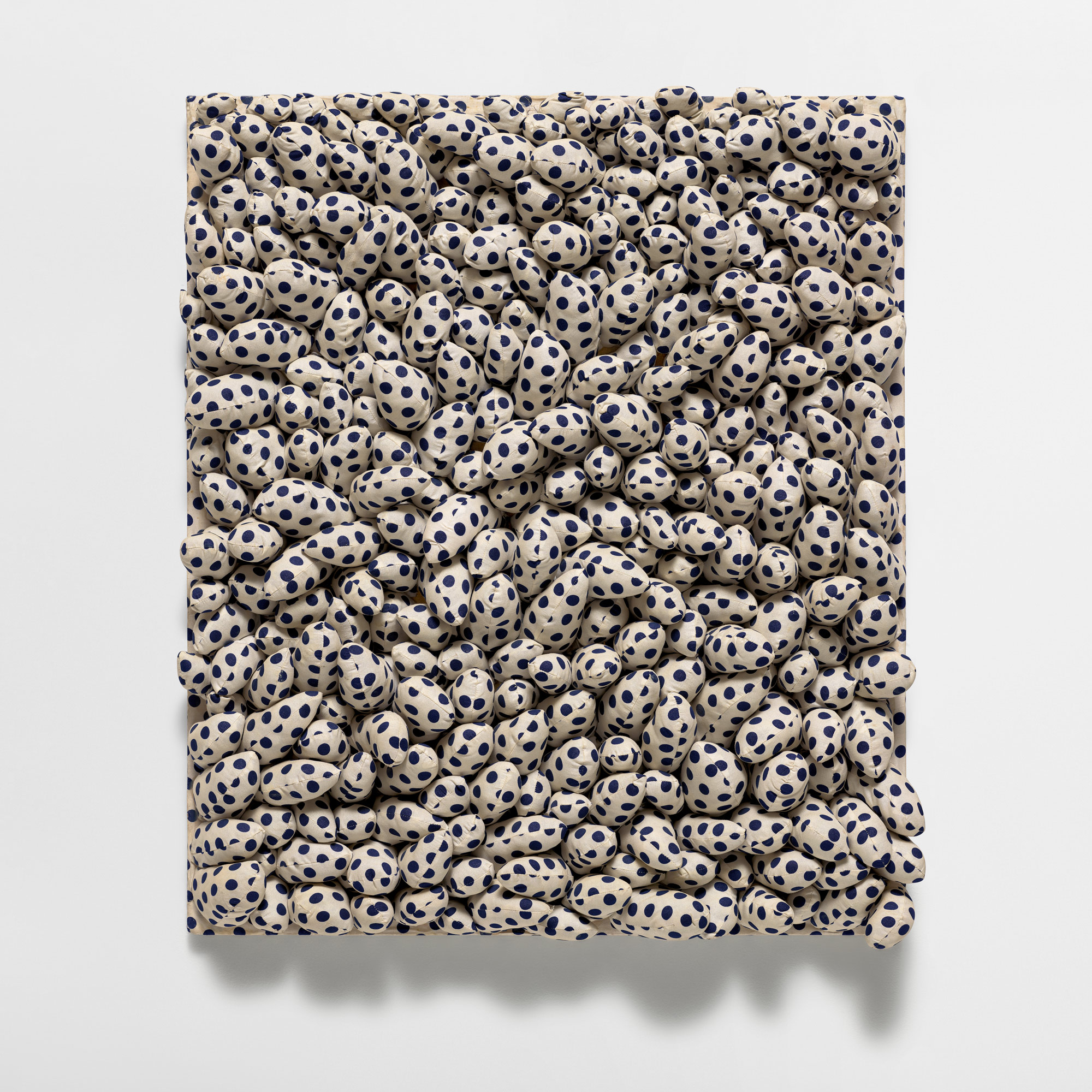 <p><strong>YAYOI KUSAMA </strong><em>Blue Spots</em><em>,</em> 1965</p>