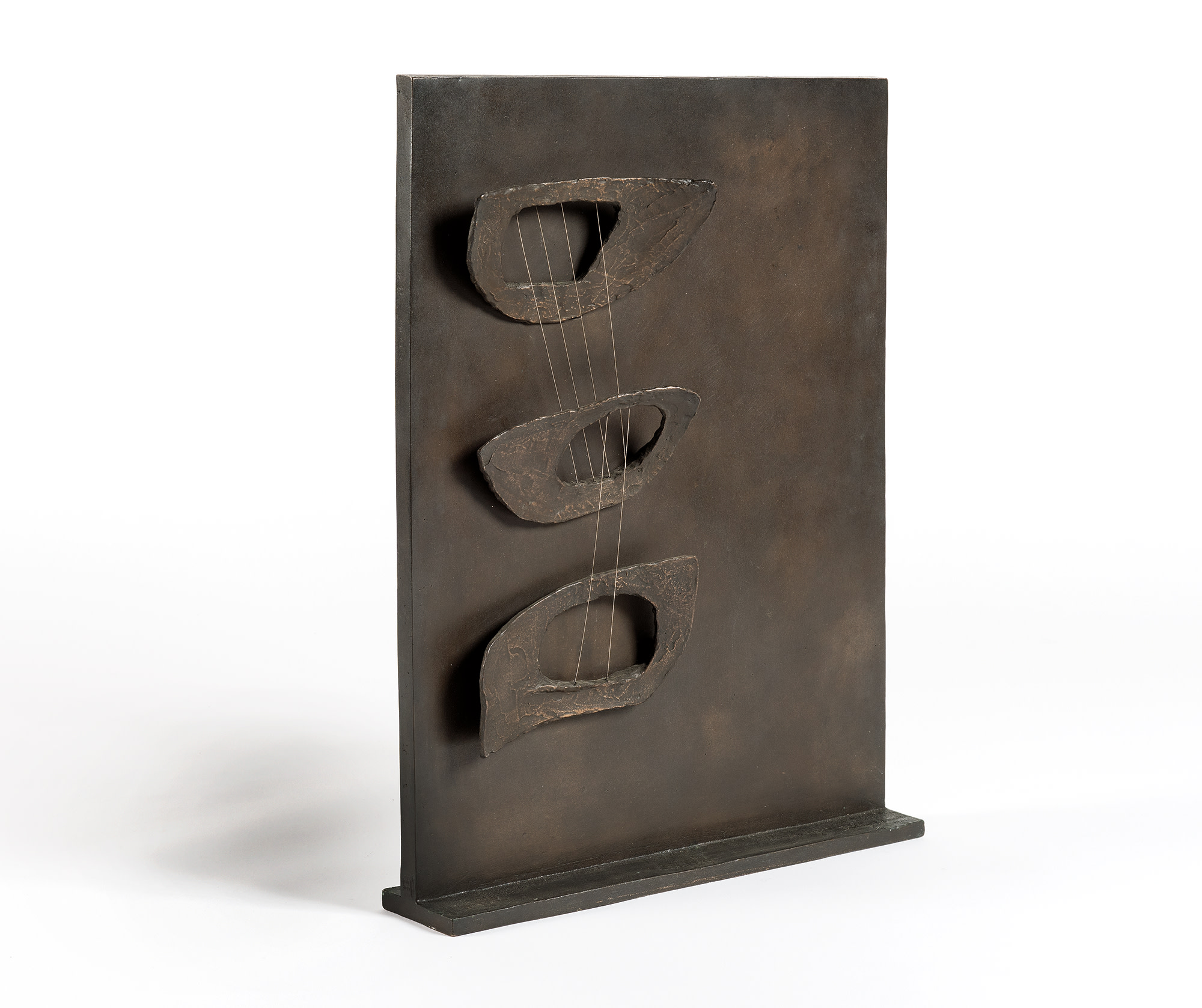 <p><strong>BARBARA HEPWORTH</strong> <em>Maquette, Three Forms in Echelon</em>,&nbsp;1961/1965</p>
