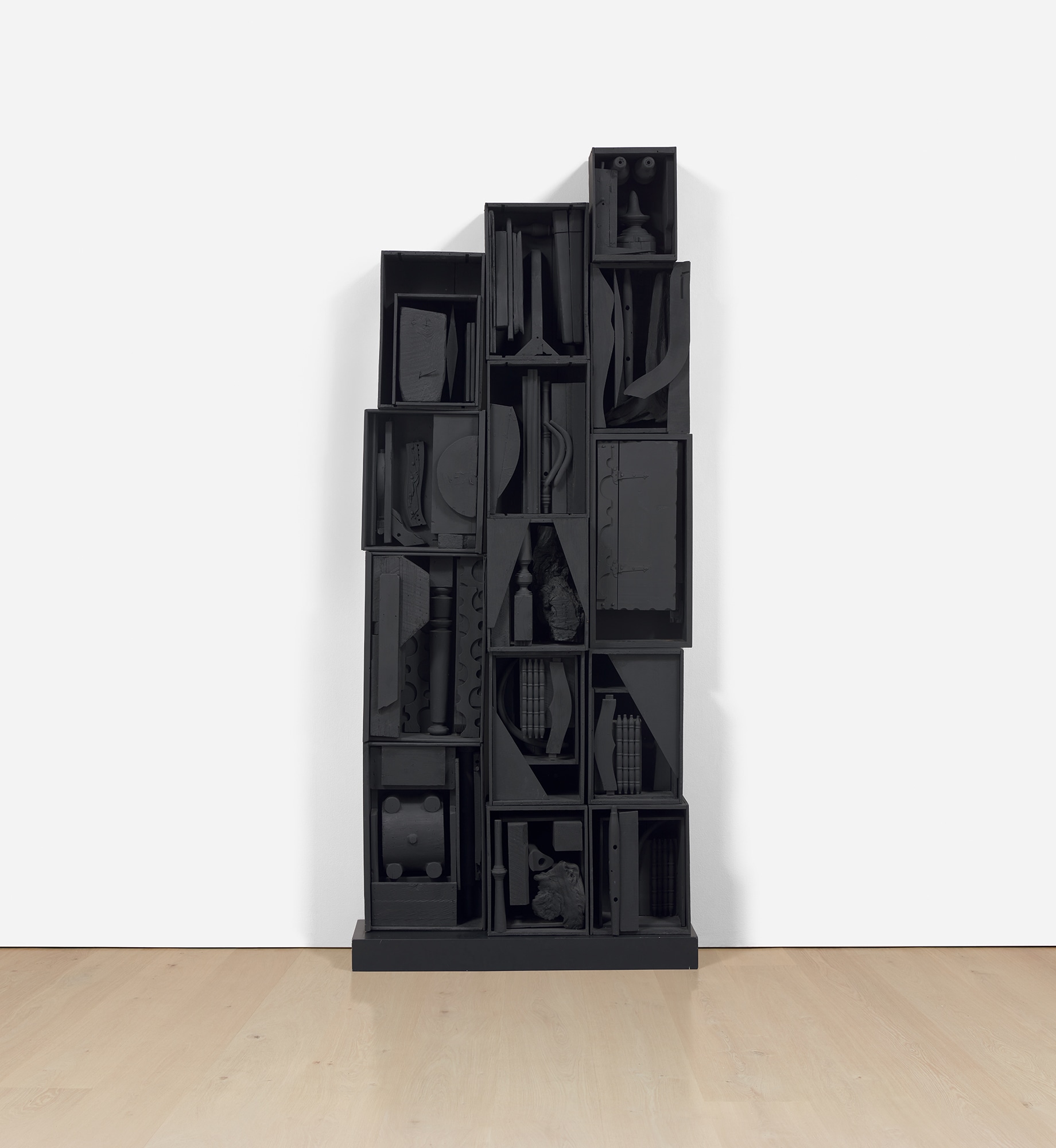 <p><strong>LOUISE NEVELSON</strong>&nbsp;<em>The Wedding Present</em>, 1977 - 1979</p>
