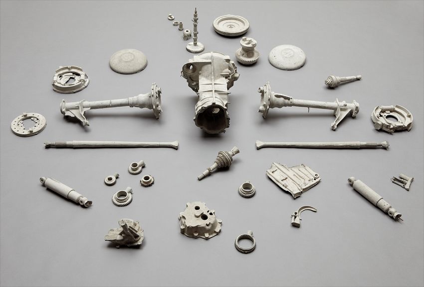 <b>DAMIÁN ORTEGA</b> <i>Auto construcción, caja de velocidades</i>, 2005