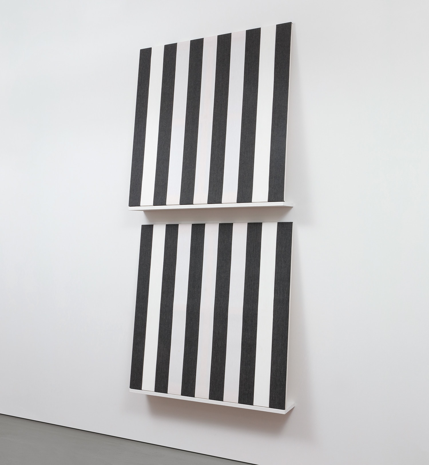 <p><strong>DANIEL BUREN </strong><em>Zu Unterstreichen, travail situé, </em>1989</p>