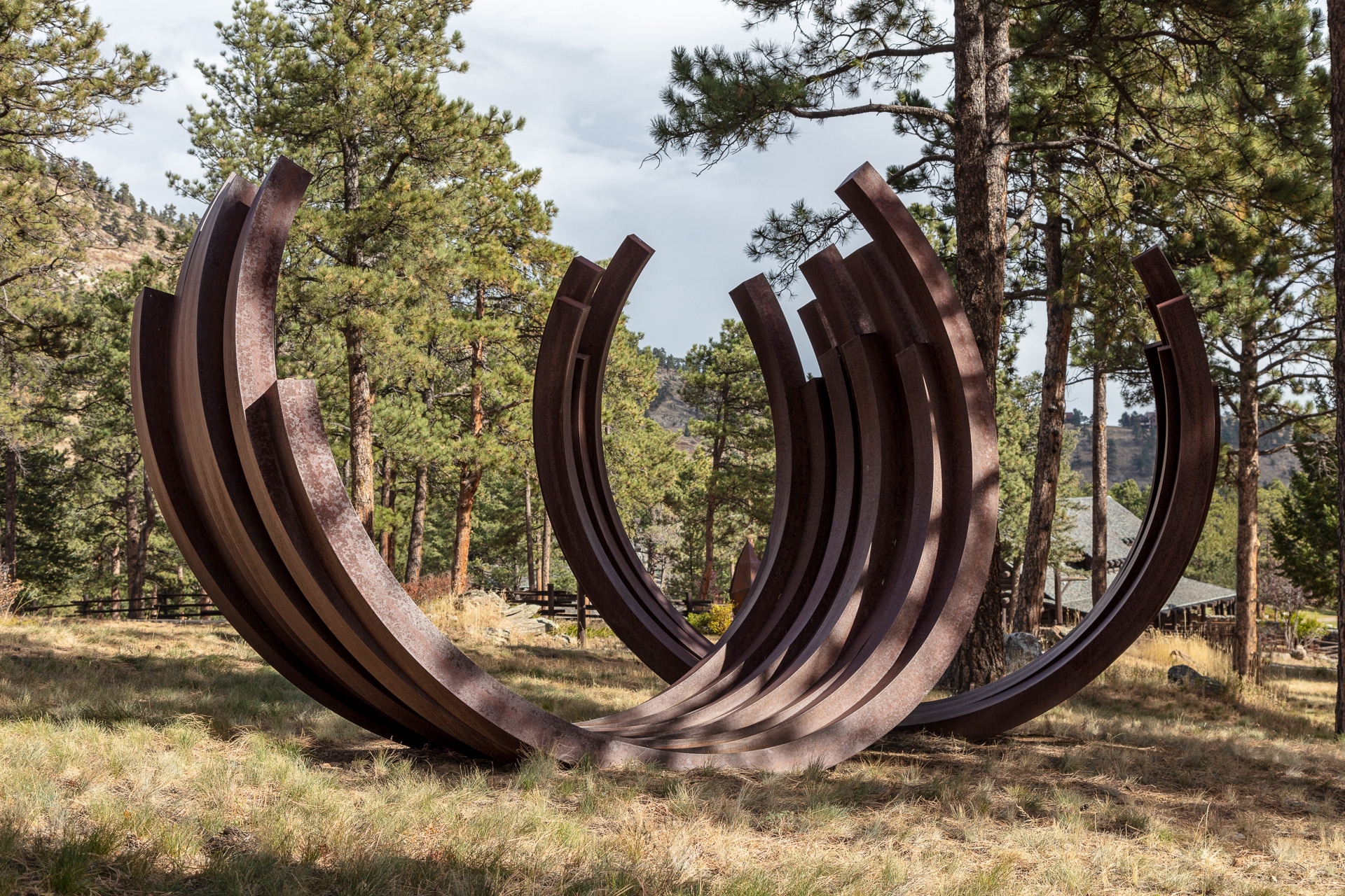 <p><strong>BERNAR VENET</strong> <em>221.5&deg; Arc x 15</em>, 2007</p>
