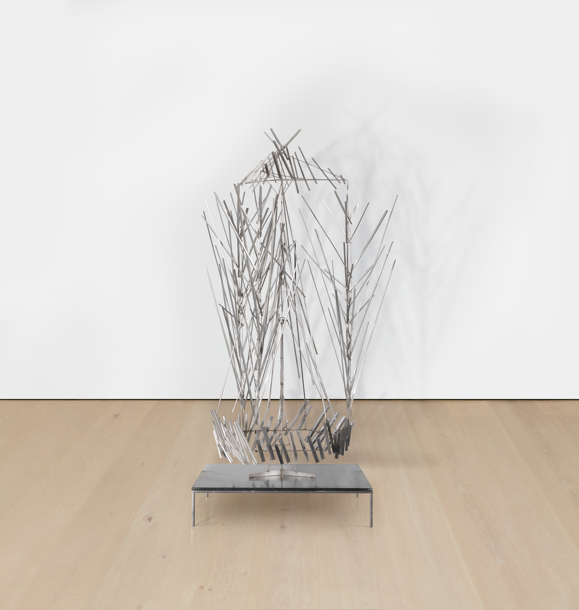 <p><strong>GEORGE RICKEY</strong> <em>Ommaggio a Bernini Variation III</em>, circa 1958</p>