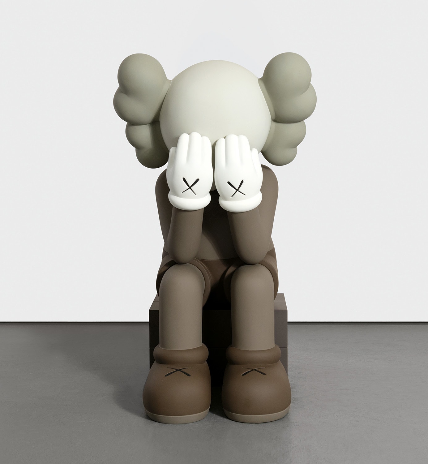 <p><strong>KAWS </strong><em>COMPANION (PASSING THROUGH), </em>2011</p>