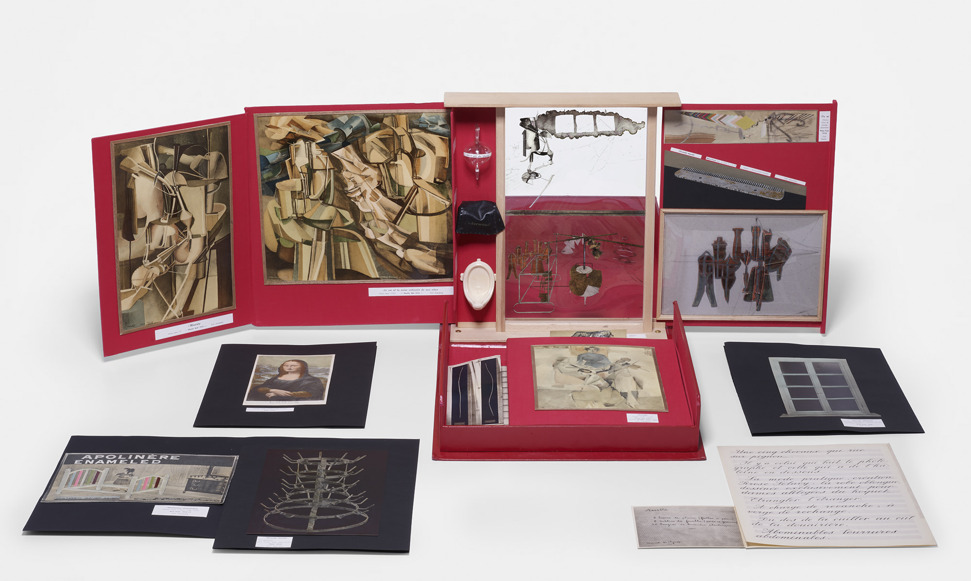 <p><strong>MARCEL DUCHAMP</strong> <em>De ou par Marcel Duchamp ou Rrose S&eacute;lavy (La Bo&icirc;te-en-valise), s&eacute;rie F,</em> $350,000&ndash;450,000</p>
