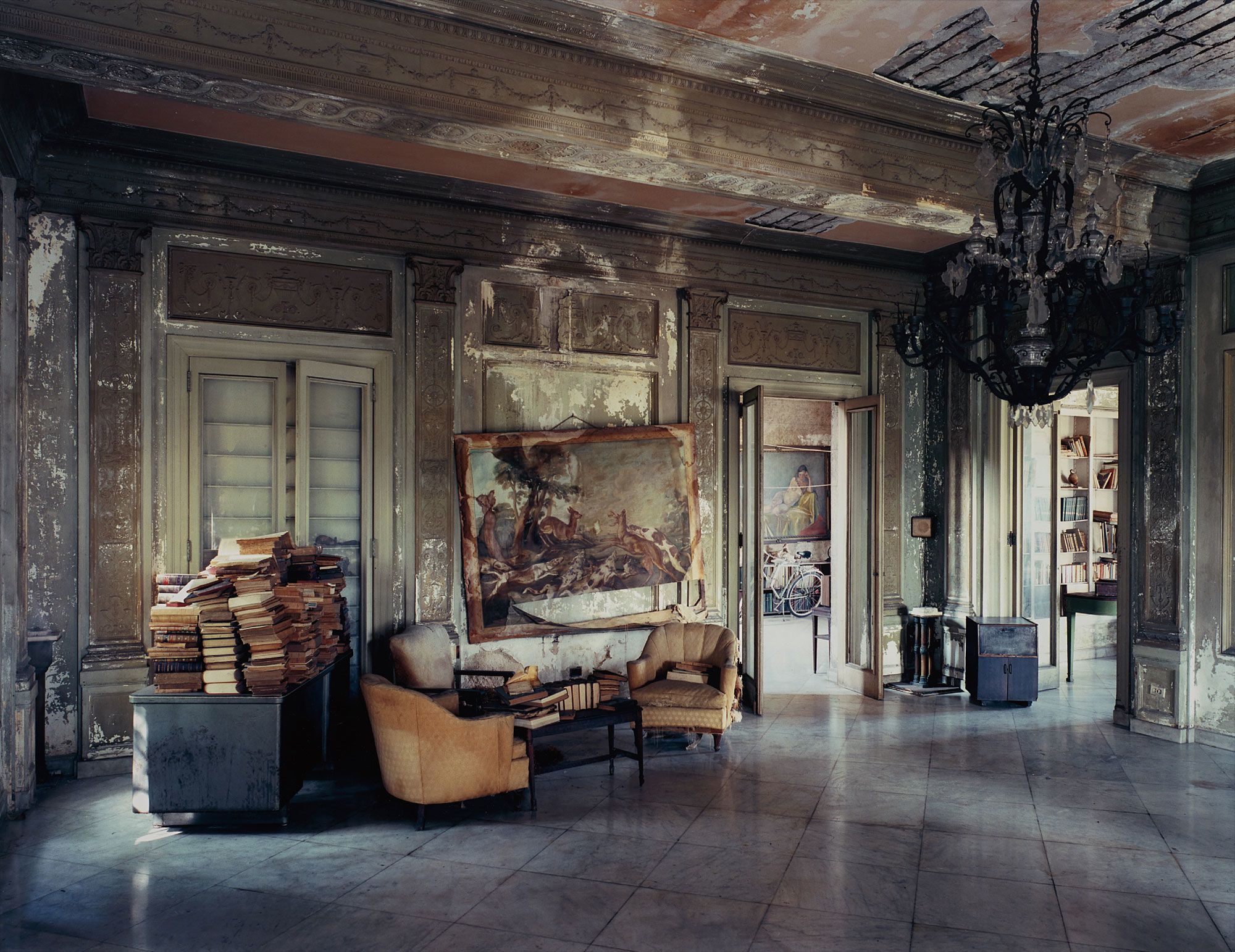 <b>ROBERT POLIDORI</b> <i>Señora Luisa Faxas residence 2 #318 (at the corner of Avenida 5ta.), Miramar,</i> 1997