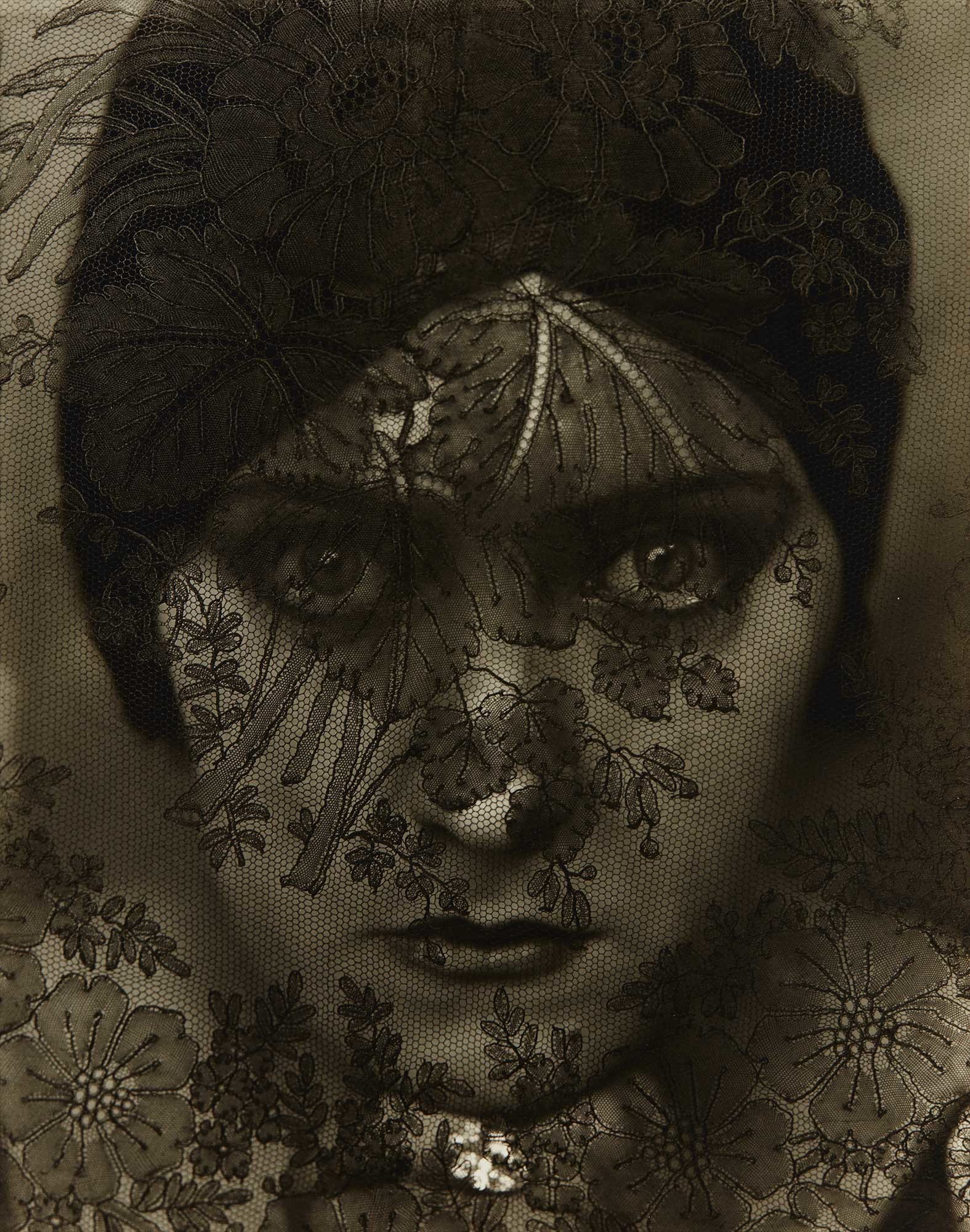 <b>EDWARD STEICHEN</b> <i>Gloria Swanson, New York</i>, 1924. The Enduring Image: Photographs from the Dr. Saul Unter Collection.