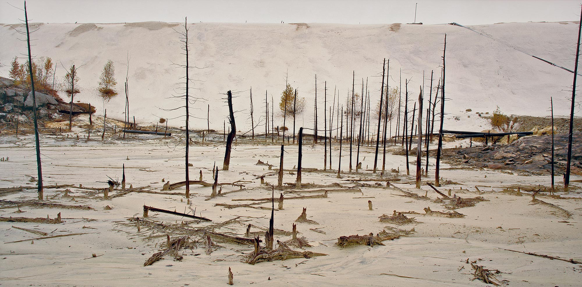 <p><strong>EDWARD BURTYNSKY&nbsp;</strong><em>Uranium Tailings #12, Elliot Lake, Ontario, Canada</em>,&nbsp;1995</p>
