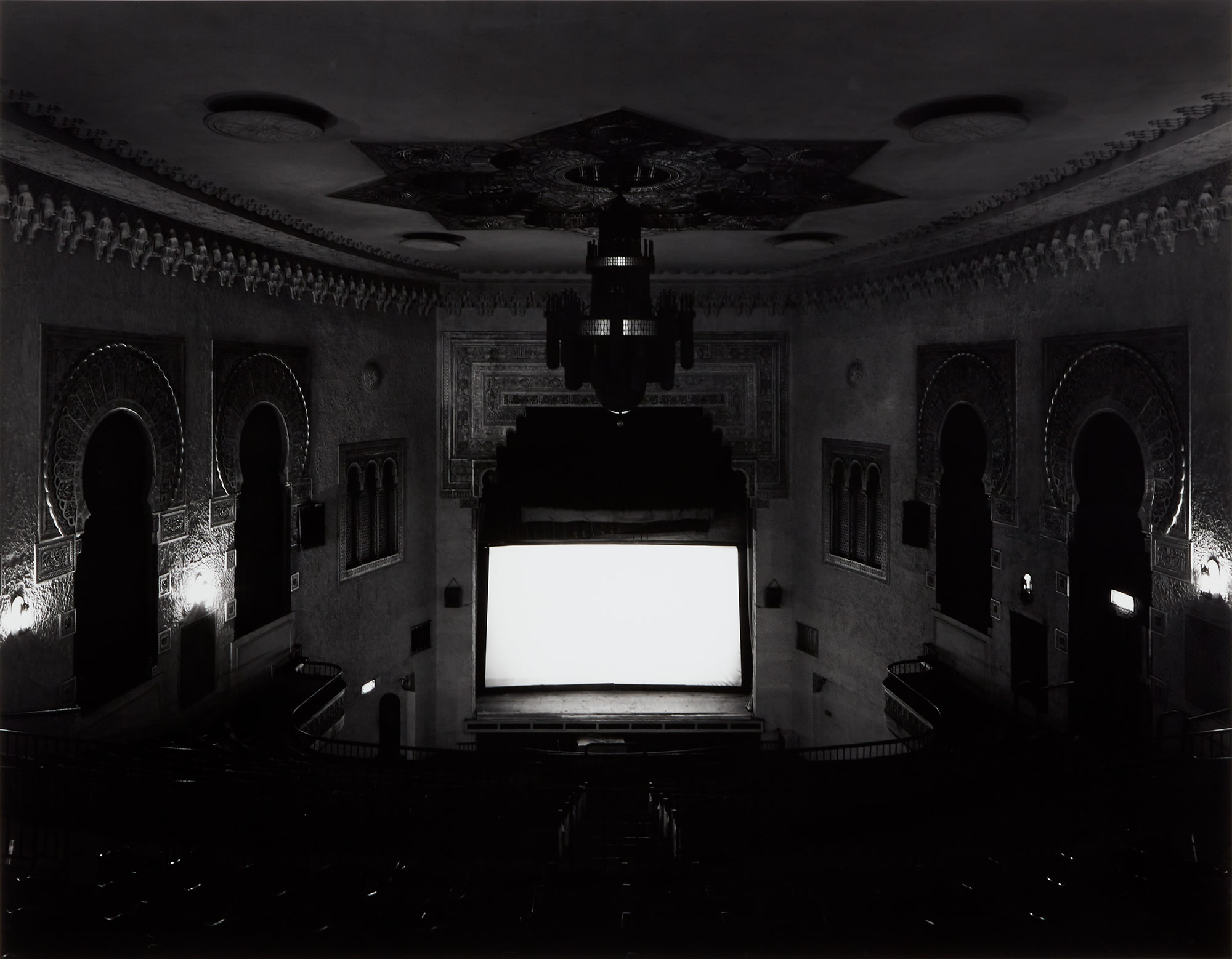 <p><strong>HIROSHI SUGIMOTO</strong> <em>Prospect Park Theater, New York</em>, 1977</p>
