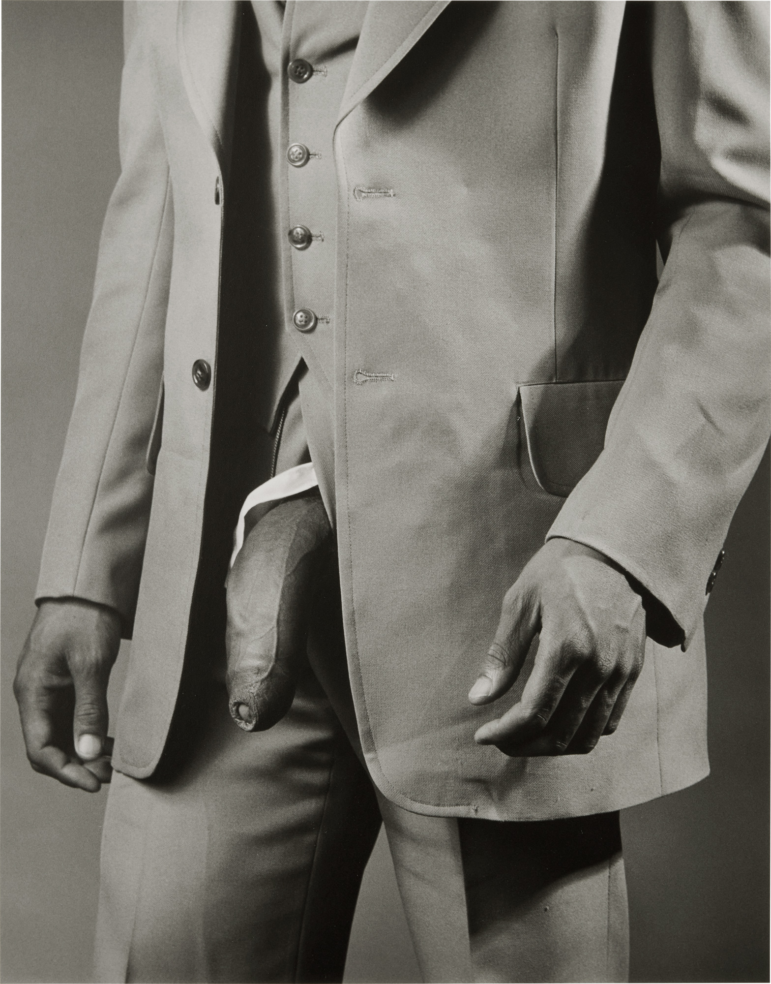<p><strong>ROBERT MAPPLETHORPE</strong> <em>Man in Polyester Suit, </em>1980</p>