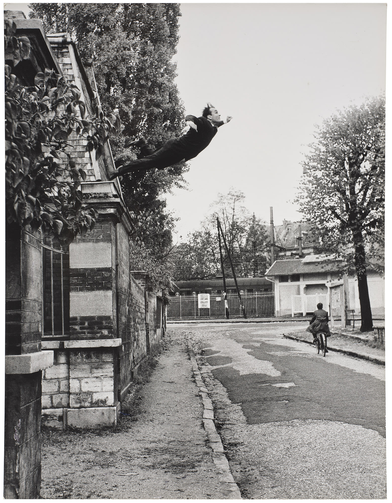 <p><strong>YVES KLEIN, HARRY SHUNK AND J&Aacute;NOS KENDER</strong> <em>Saut dans le Vide, Paris, </em>$30,000&ndash;50,000</p>
