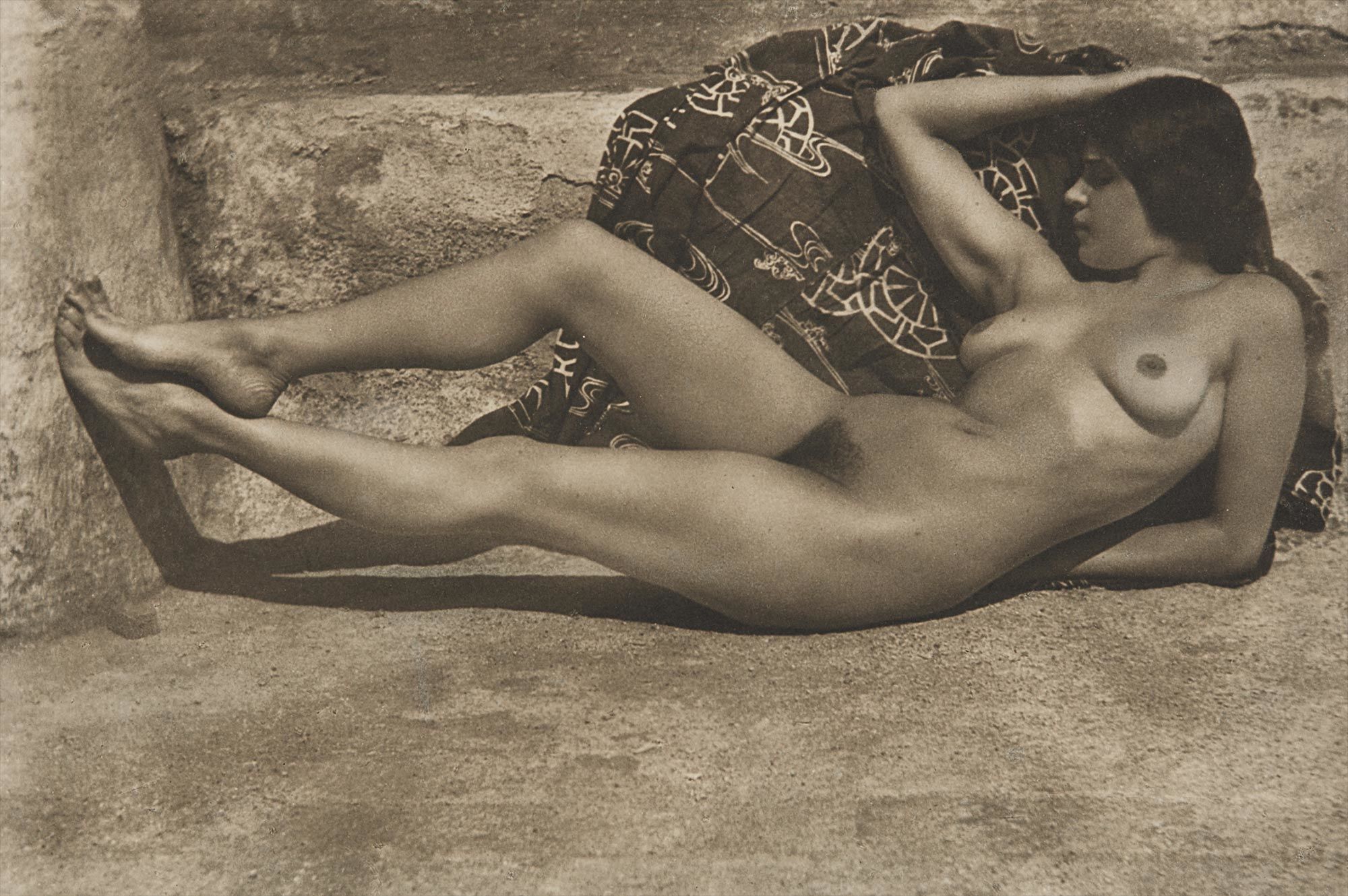 <b>EDWARD WESTON</b> <i>Untitled (Tina on the Azotea, with Kimono)</i>, 1924