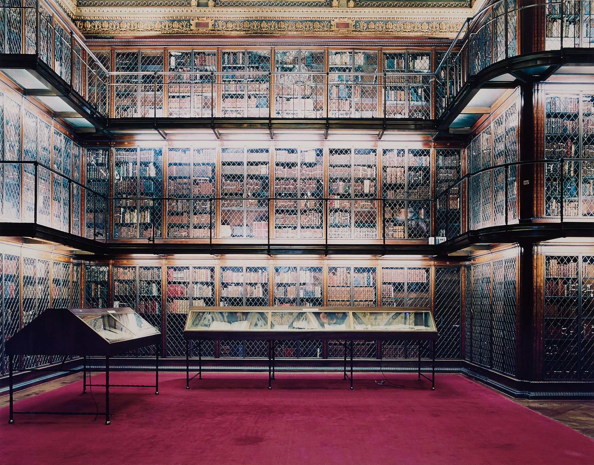 <p><strong>CANDIDA HÖFER</strong> <em>Pierpont Morgan Library New York IV,</em> 2001</p>
