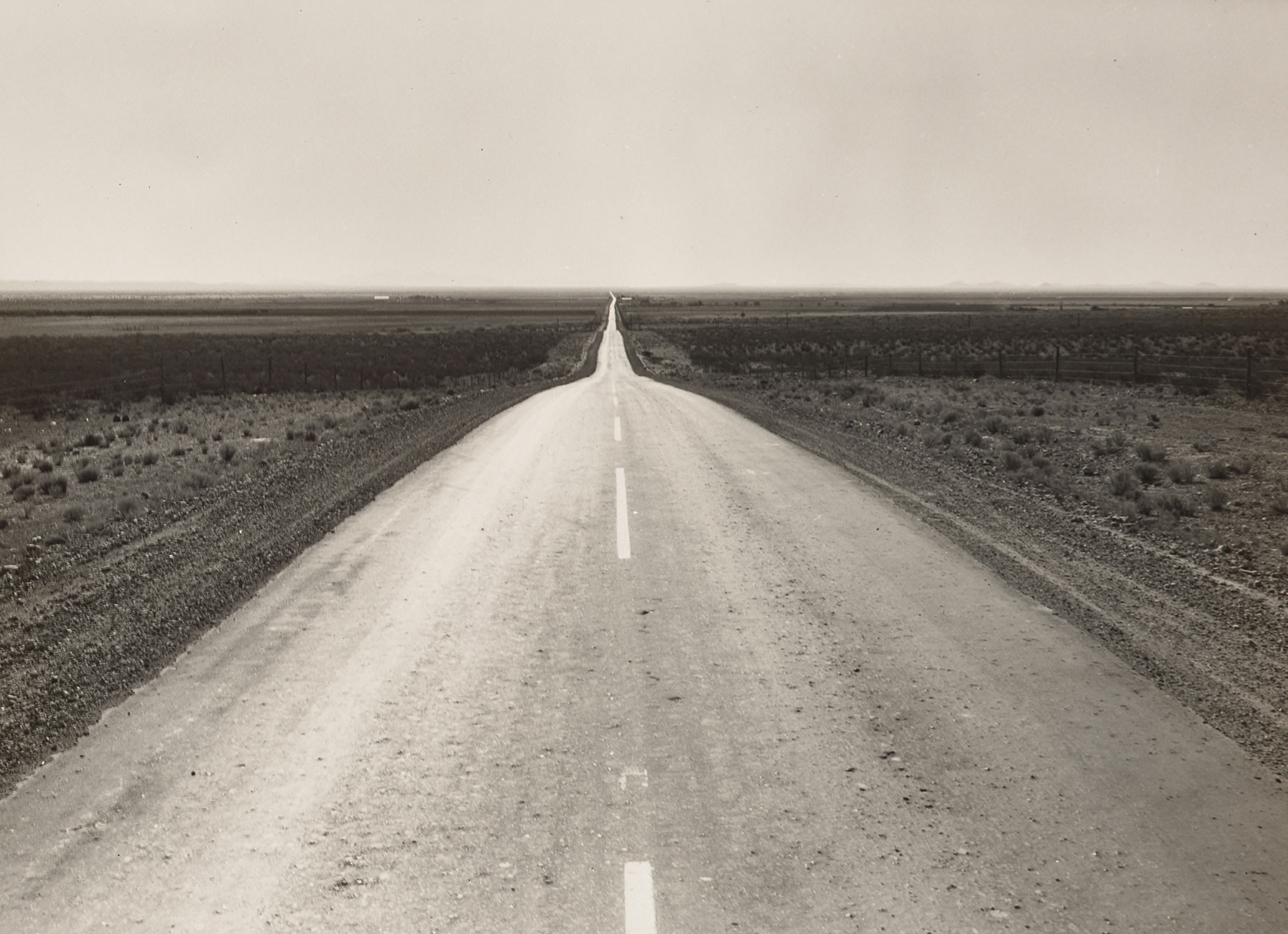 <p><strong>DOROTHEA LANGE<em>&nbsp;</em></strong><em>The Road West, New Mexico</em>, 1938</p>
