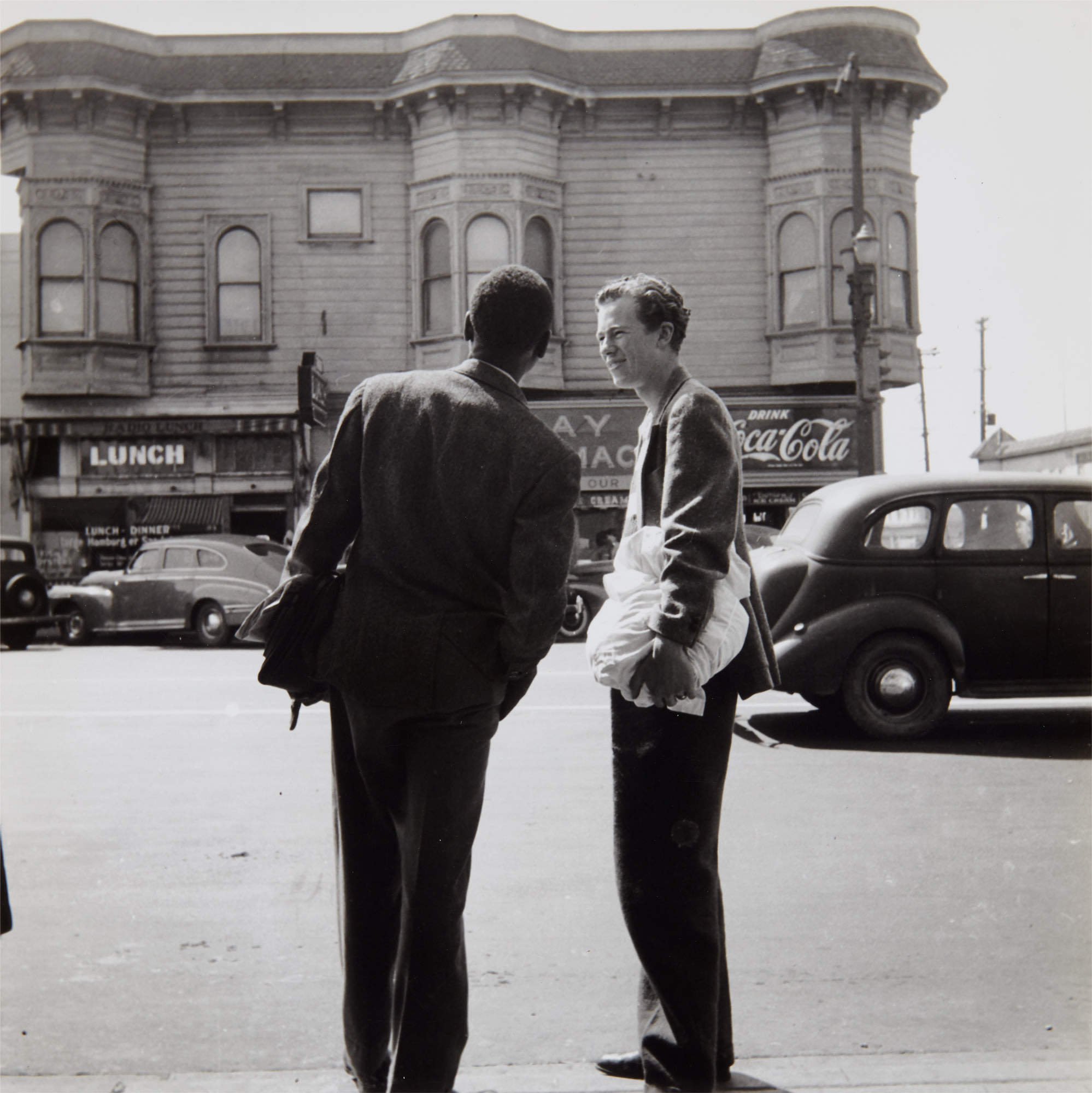 <p><strong>DOROTHEA LANGE</strong> <em>Two Men Talking on the Street (Oakland or Richmond), </em>1942</p>
