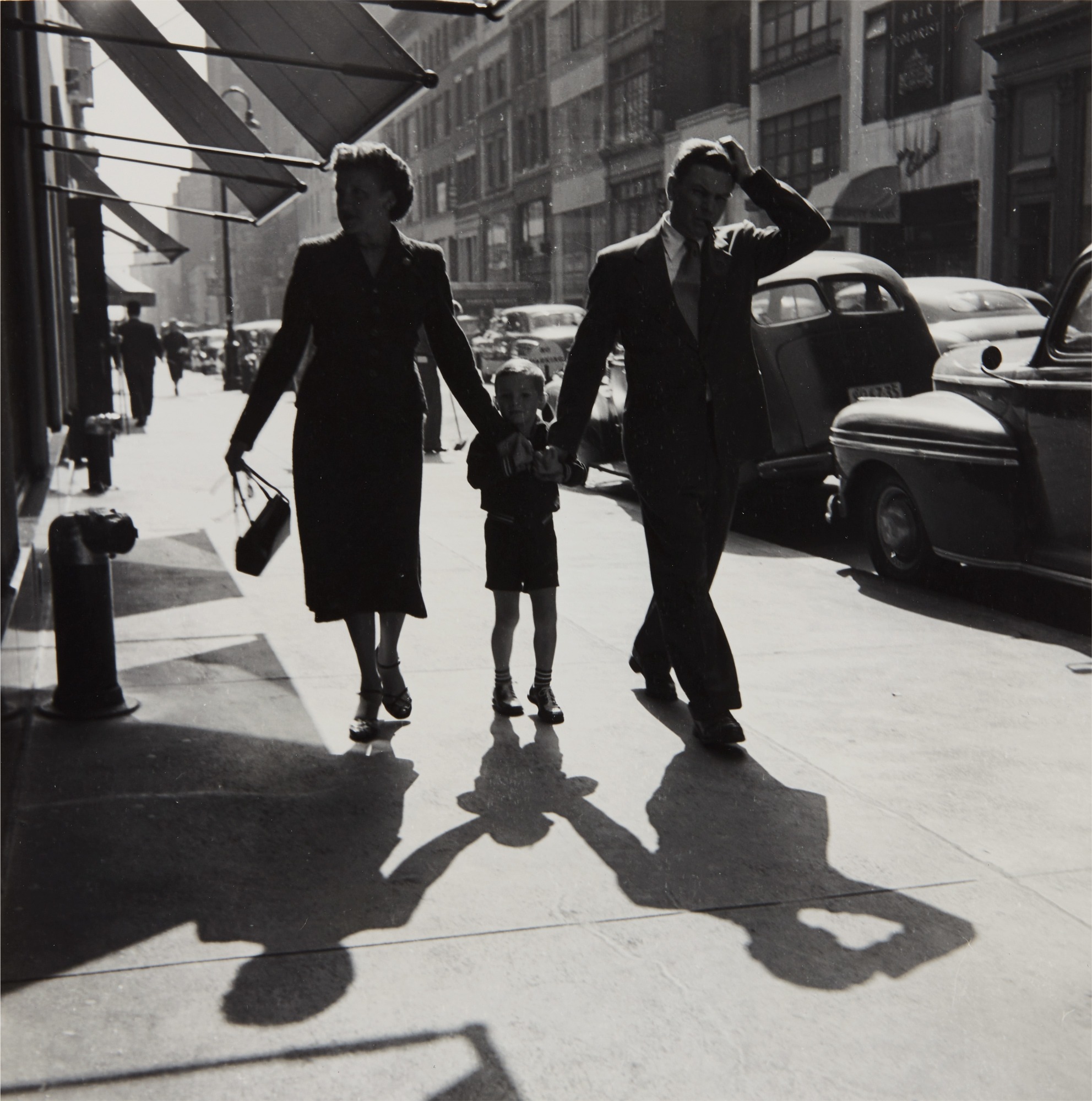 <p><strong>DORTHEA LANGE </strong><em>Parents with Young Son</em>, 1952</p>
