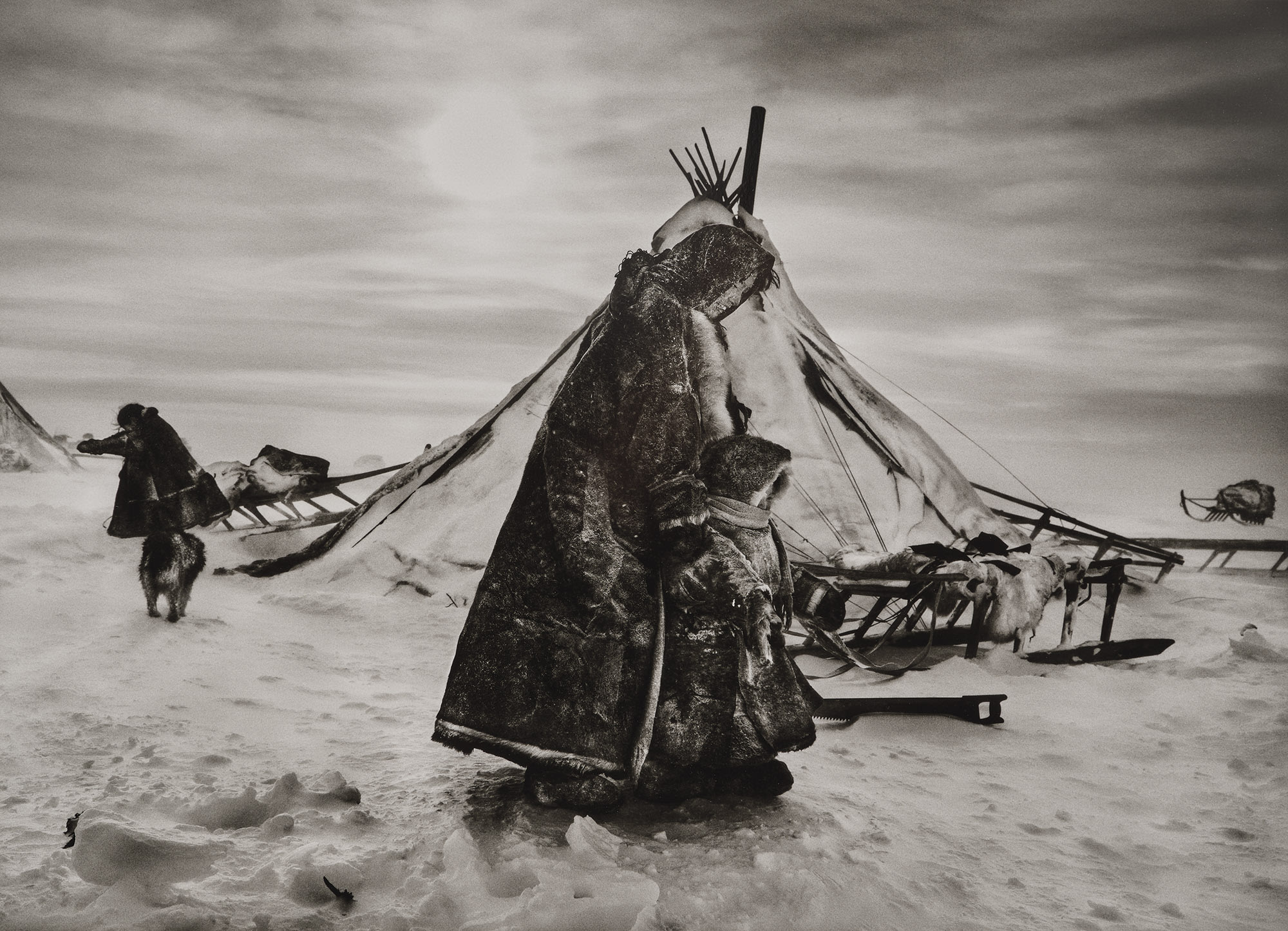 <p><strong>SEBASTI&Atilde;O SALGADO </strong><em>Nenets, an Indigenous Nomadic People, South Yamal Region, Siberia, Russia,</em> 2011</p>
