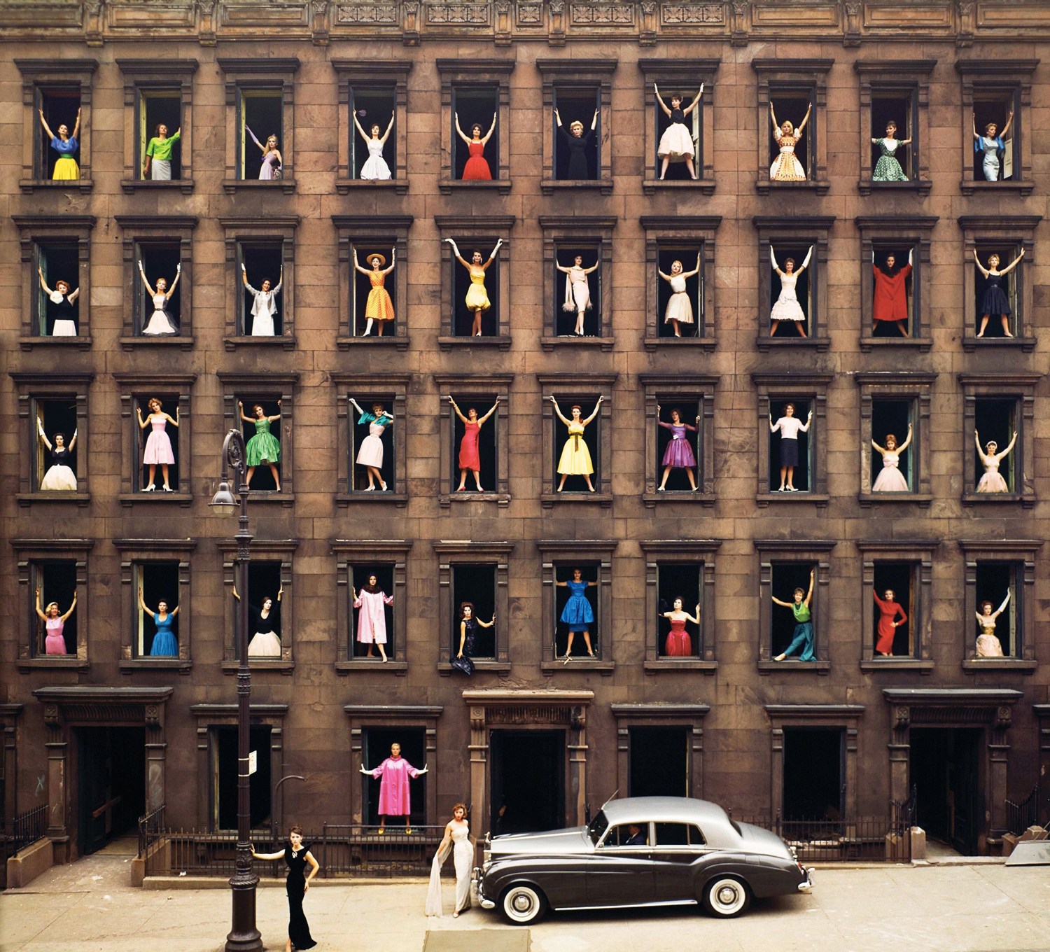 <p><strong>ORMOND GIGLI</strong> <em>Girls in the Windows, New York City</em>, 1960</p>