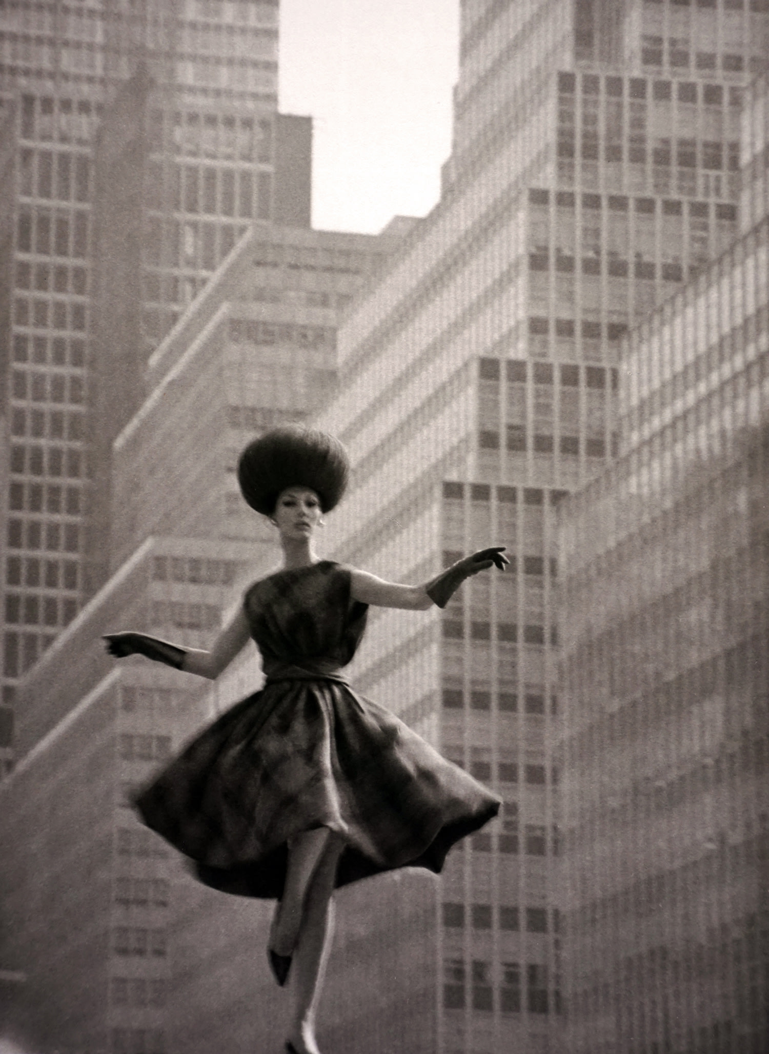 <p><strong>HORST P. HORST</strong> <em>Park Avenue Fashion, N.Y.</em>, 1962</p>