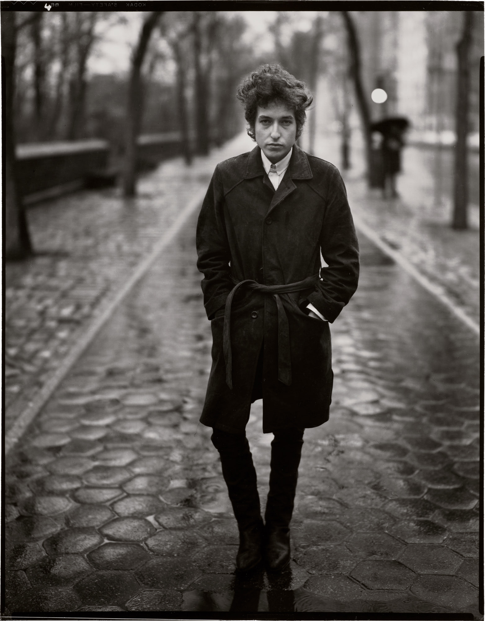 <p><strong>RICHARD AVEDON</strong> <em>Bob Dylan, Singer, New York, New York, 2.10.65</em>, 1965</p>