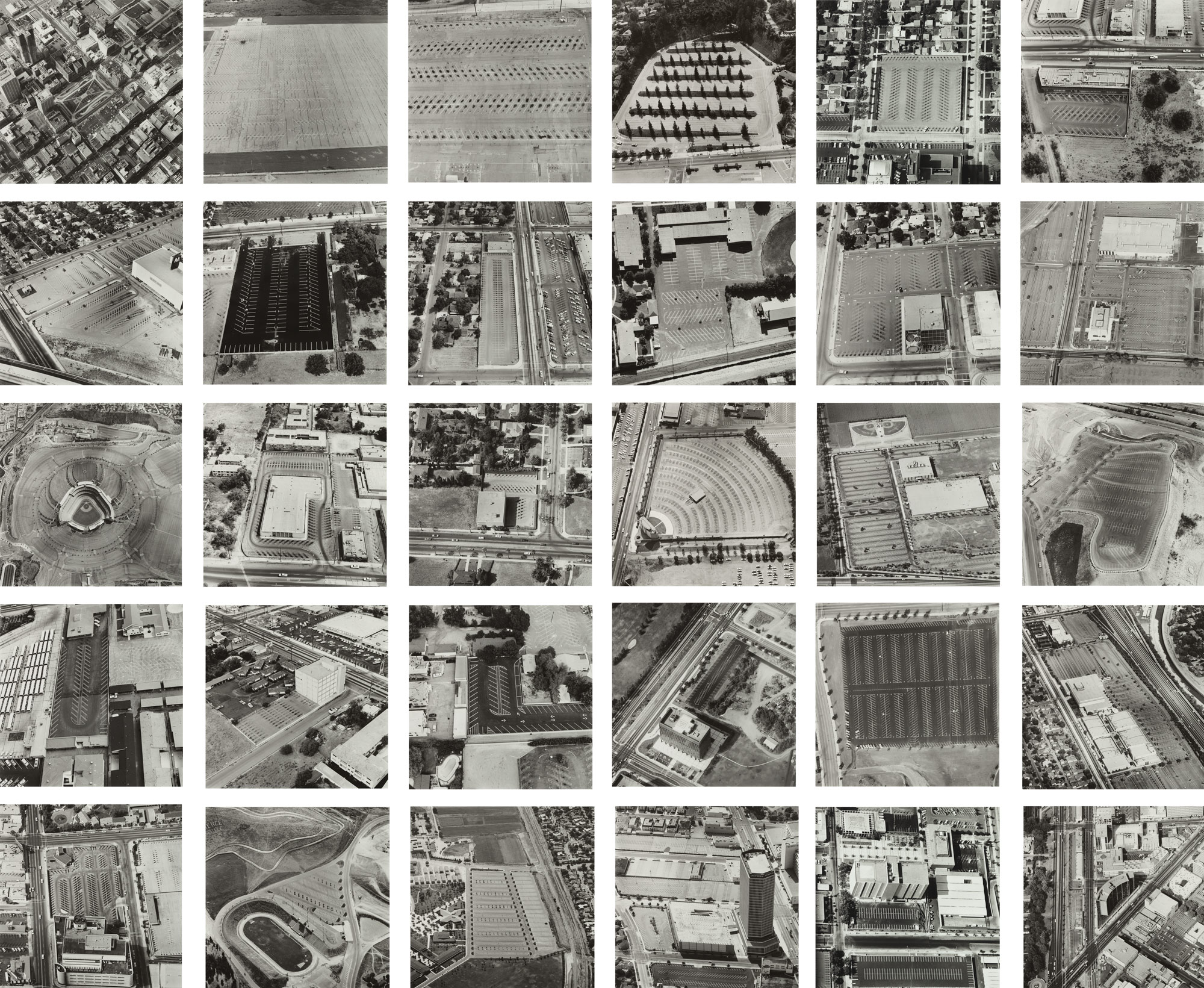 <p><strong> ED RUSCHA</strong><em> Parking Lots,</em> 1967</p>