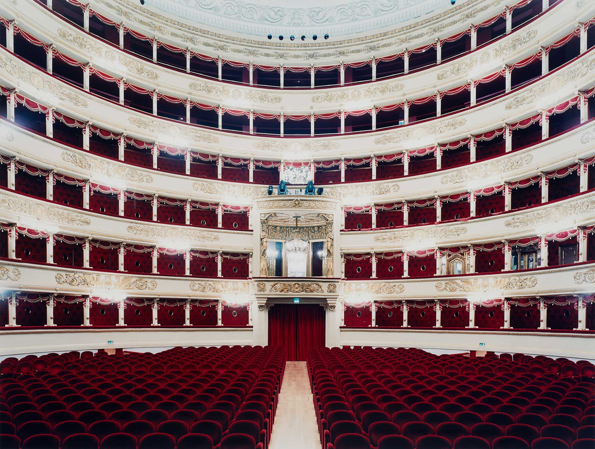 <b>CANDIDA HÖFER </b><i>Teatro alla Scala Milano II</i>, 2005