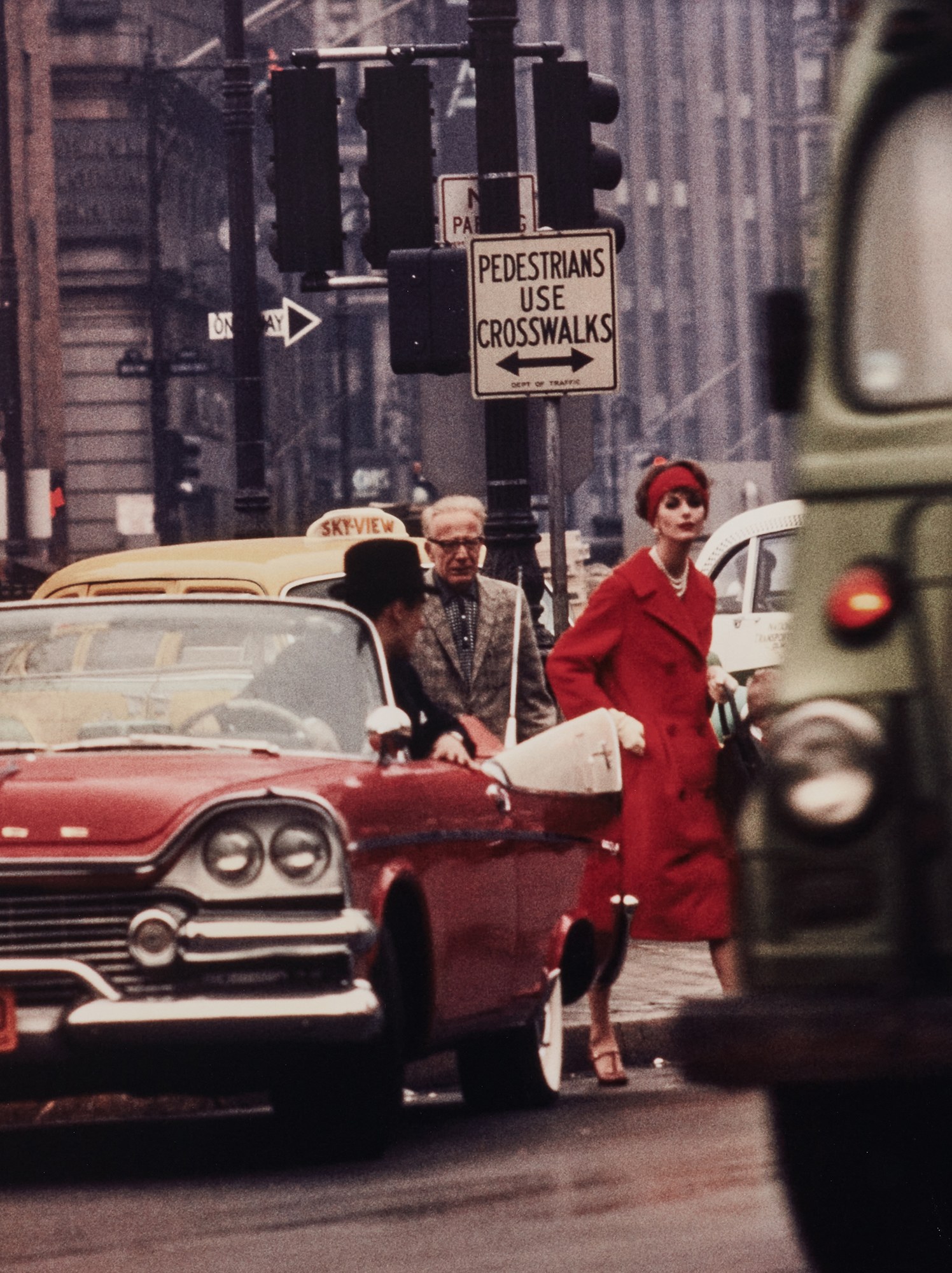 <p><strong>WILLIAM KLEIN</strong> <em>Anne St. Marie + Cruiser, New York (Vogue)</em>, 1958</p>