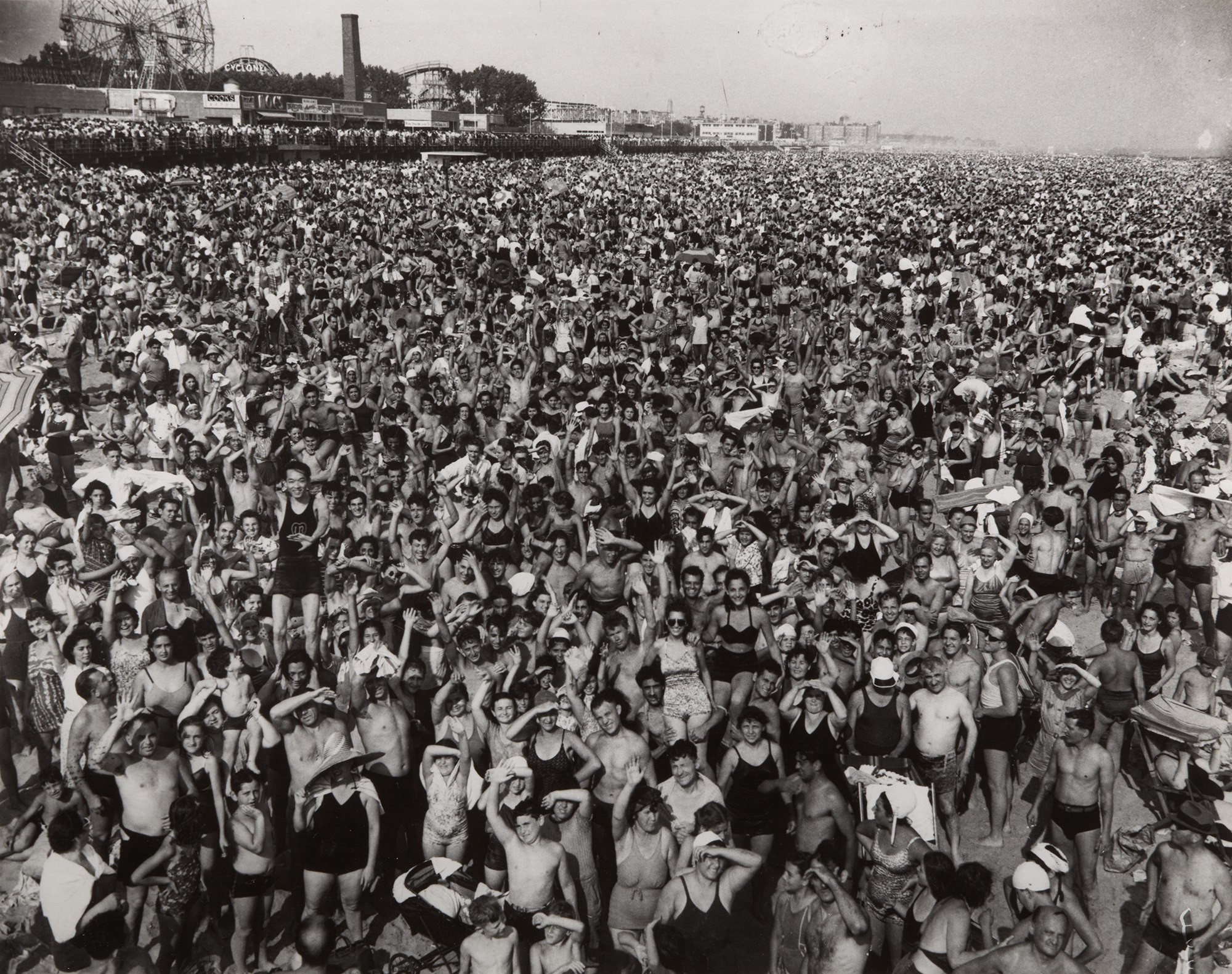 <p><strong>WEEGEE</strong> <em>Coney Island</em>, 1940</p>