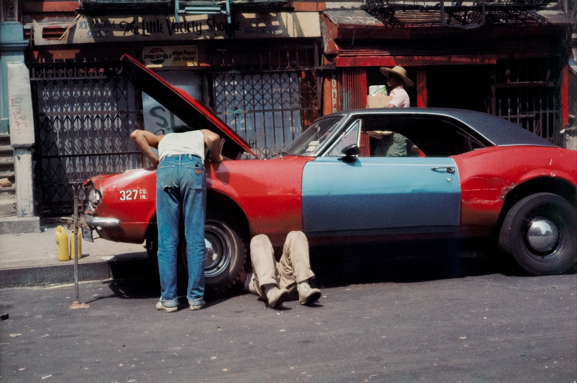 <p><strong>HELEN LEVITT</strong><em> N.Y.,</em> 1976</p>