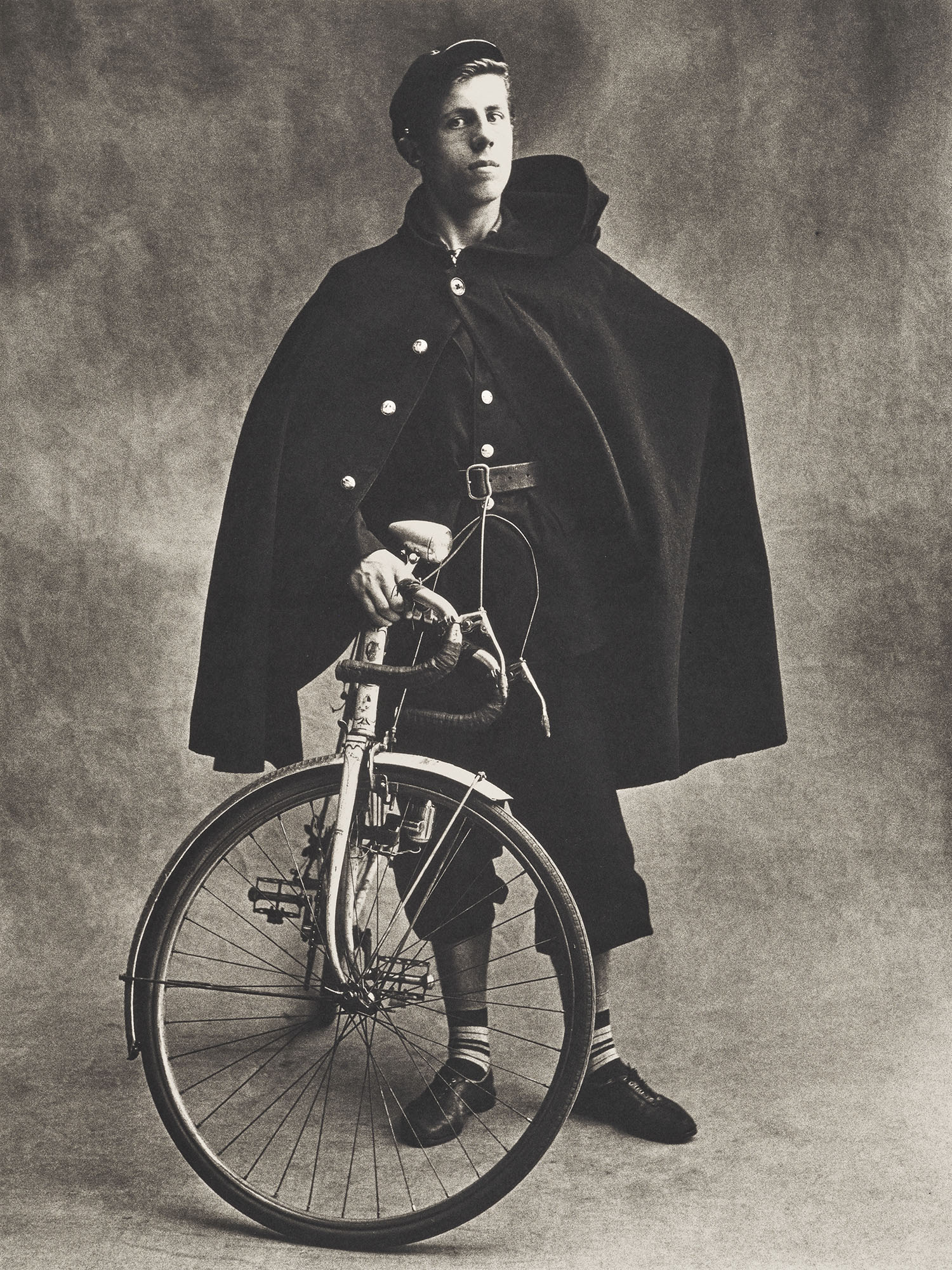 <p><strong>IRVING PENN</strong> <em>Télégraphiste, </em>Paris, 1950</p>