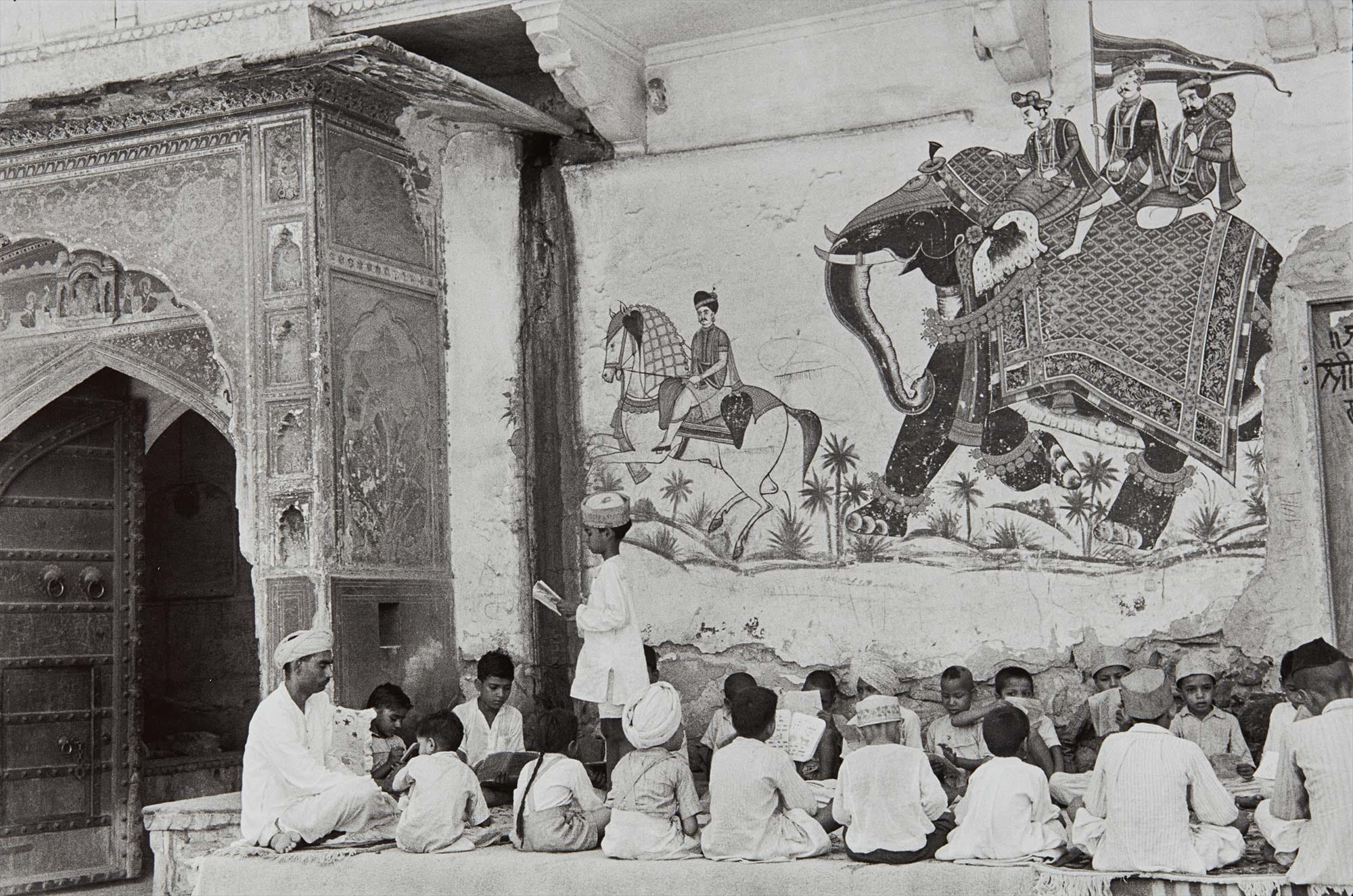 <b>HENRI CARTIER-BRESSON<i> </i></b><i>Pavement School, Jaipur, India</i>, 1948