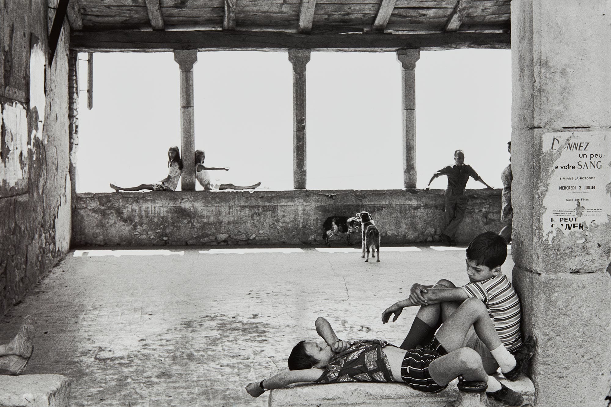 <b>HENRI CARTIER-BRESSON</b> <i>Simiane-la-Rotande, France</i>, 1969