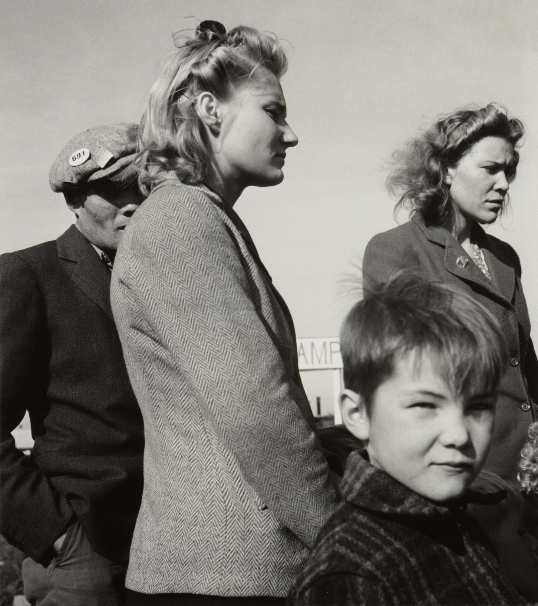 <p><strong>DOROTHEA LANGE </strong><em>Shipyard Worker and Family in Trailer Camp, Richmond, California</em>, 1944</p>