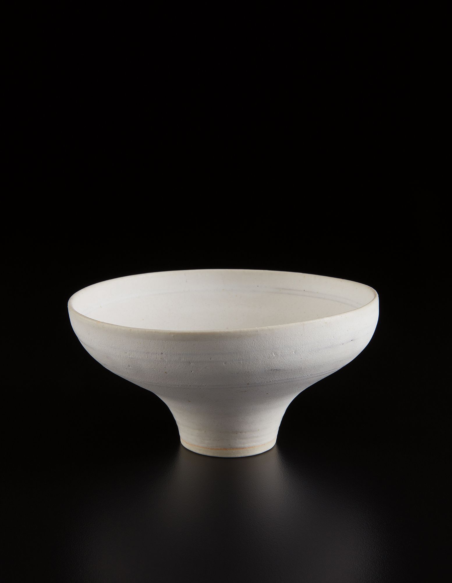 <b>LUCIE RIE </b><i>Footed bowl</i>, circa 1978<br />