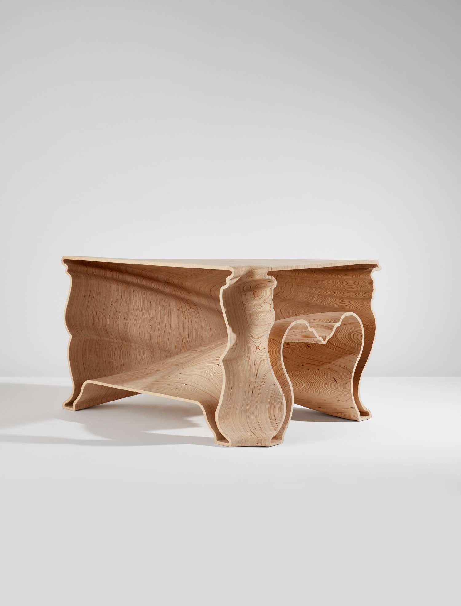 <p><strong>JEROEN VERHOEVEN </strong><em>"Cinderella" table</em>, 2004-2007</p>