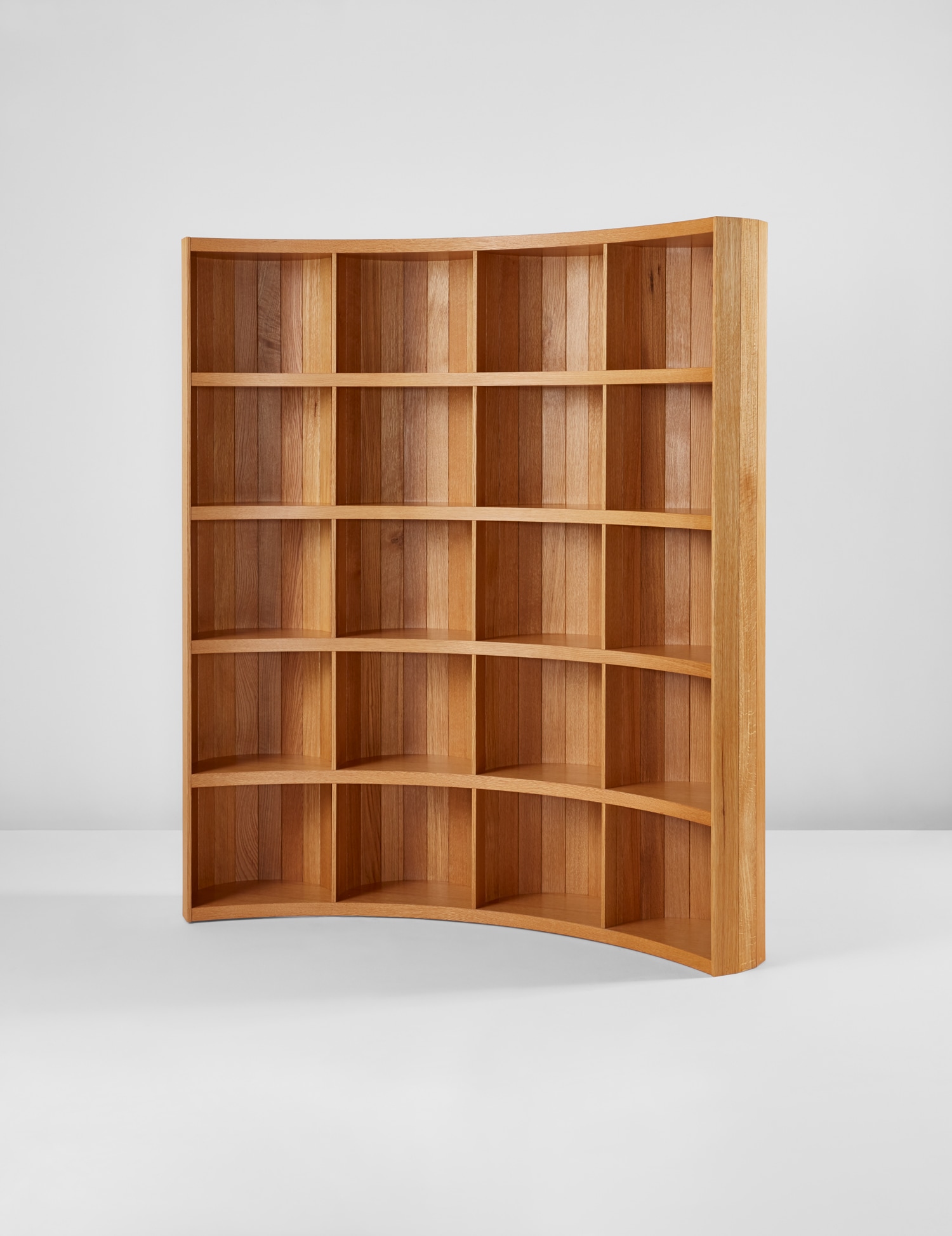 <p><strong>ANIA JAWORSKA</strong><em> Freestanding Bookshelf</em>, 2017</p>
