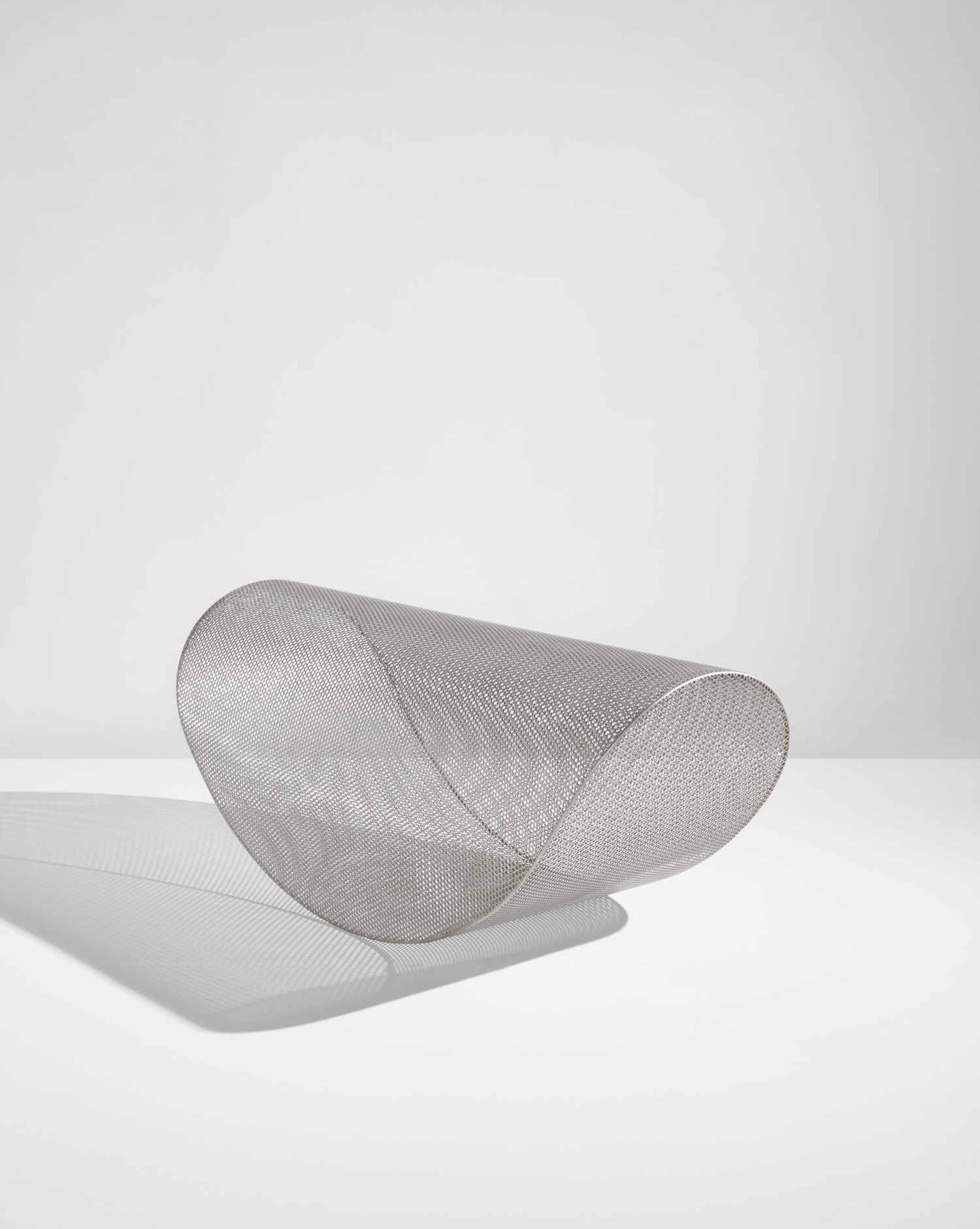 <p><strong>LEONG LEONG</strong> <em>&quot;Light Rocker&quot;</em>, 2018</p>
