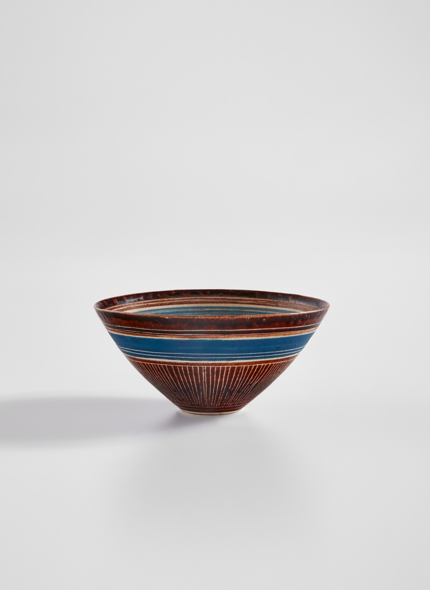 <p><strong>LUCIE RIE</strong><em> Conical bowl</em>, circa 1960</p>
