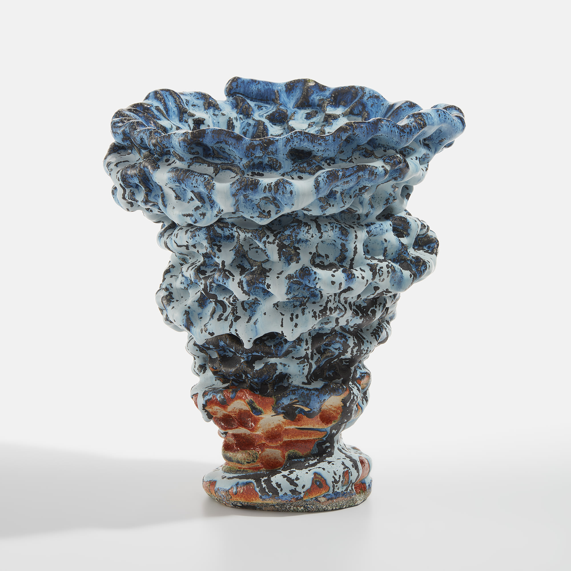 <p><strong>SATORU HOSHINO</strong> <em>Vase </em></p>