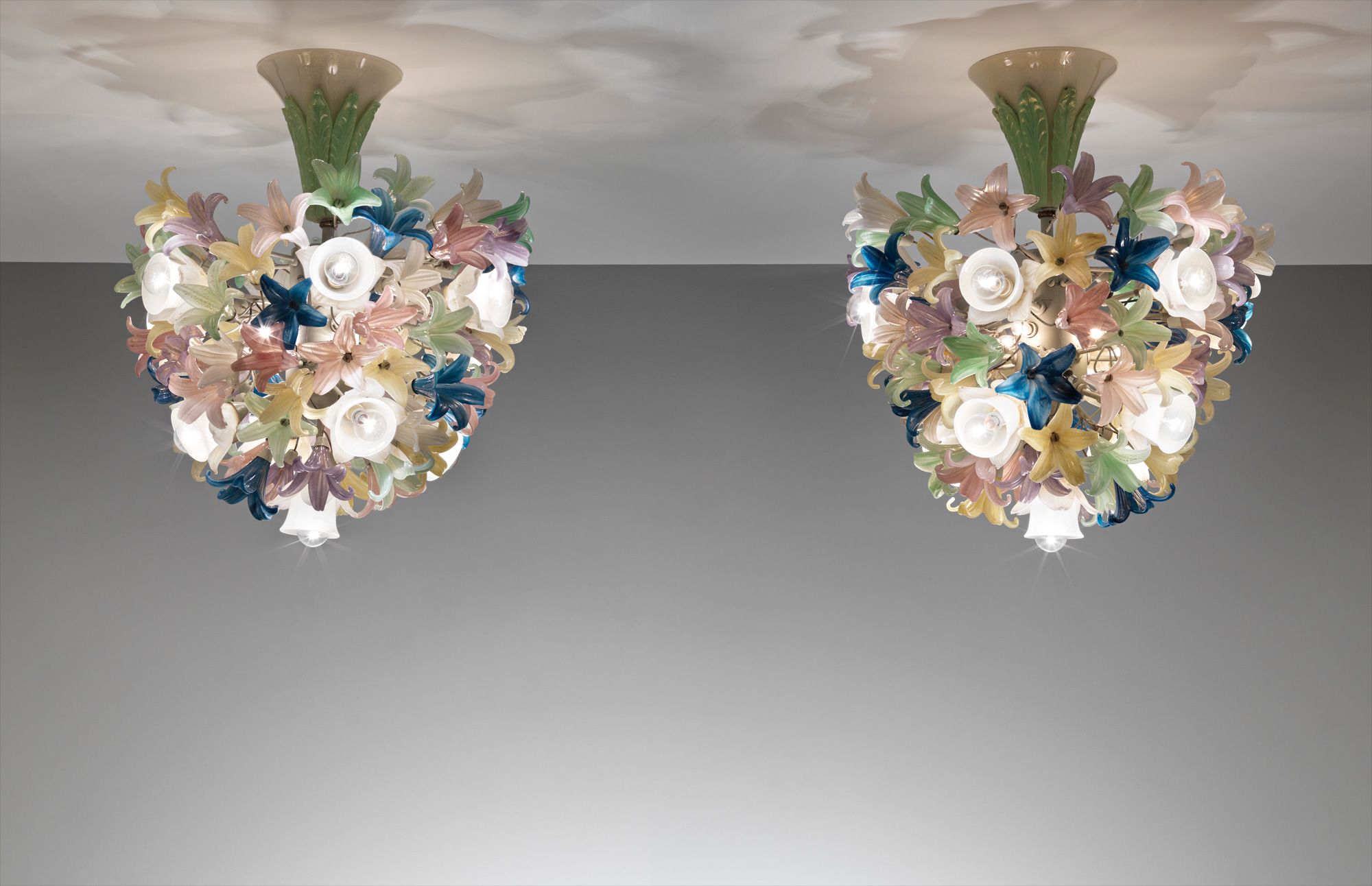 <b>BAROVIER &amp; TOSO (Co.)</b> <i>Pair of chandeliers,</i> circa 1950s