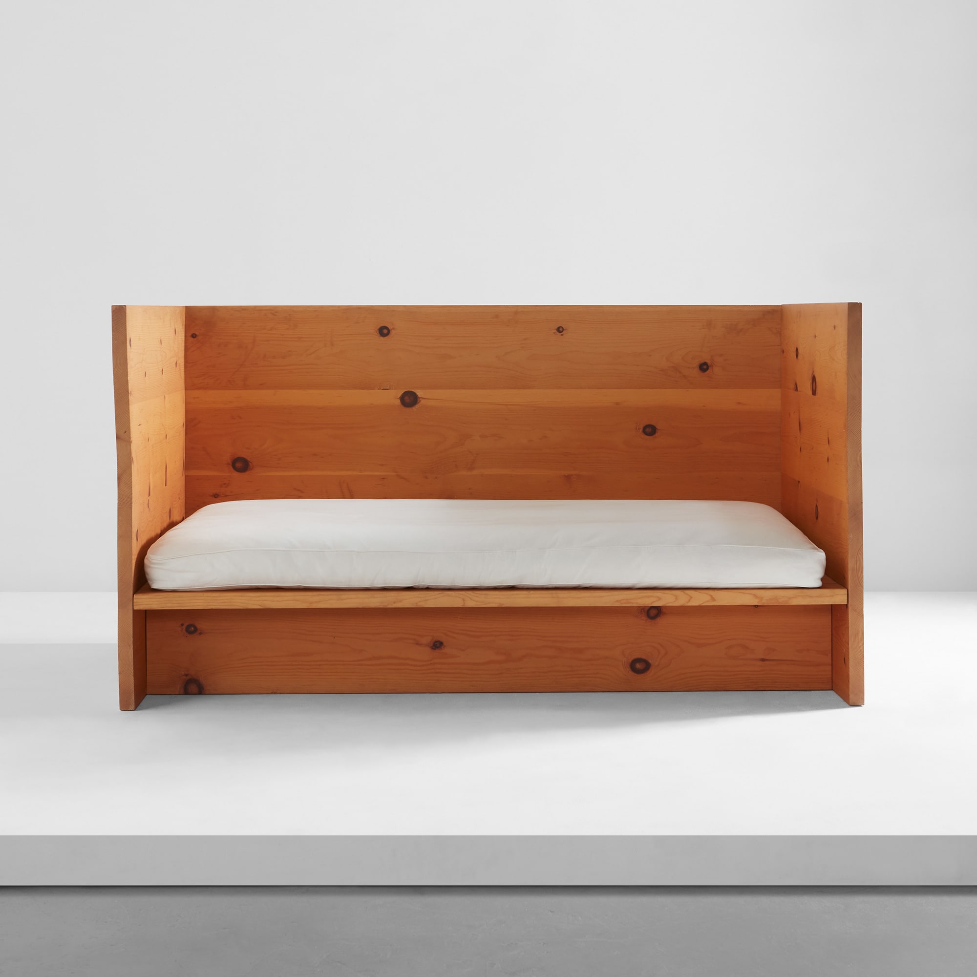 <b>DONALD JUDD </b>Daybed, 1993