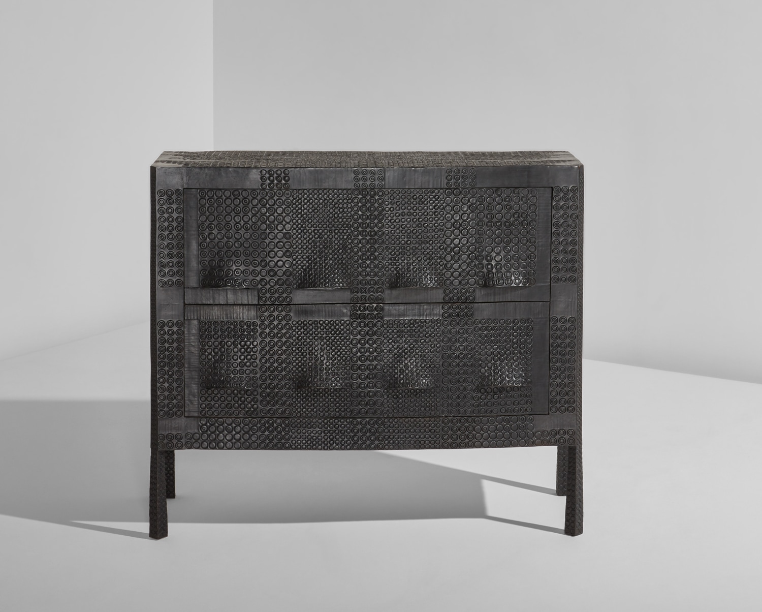 <p><strong>INGRID DONAT</strong><em>&quot;Commode Galuchat&quot;</em>, 2013</p>
