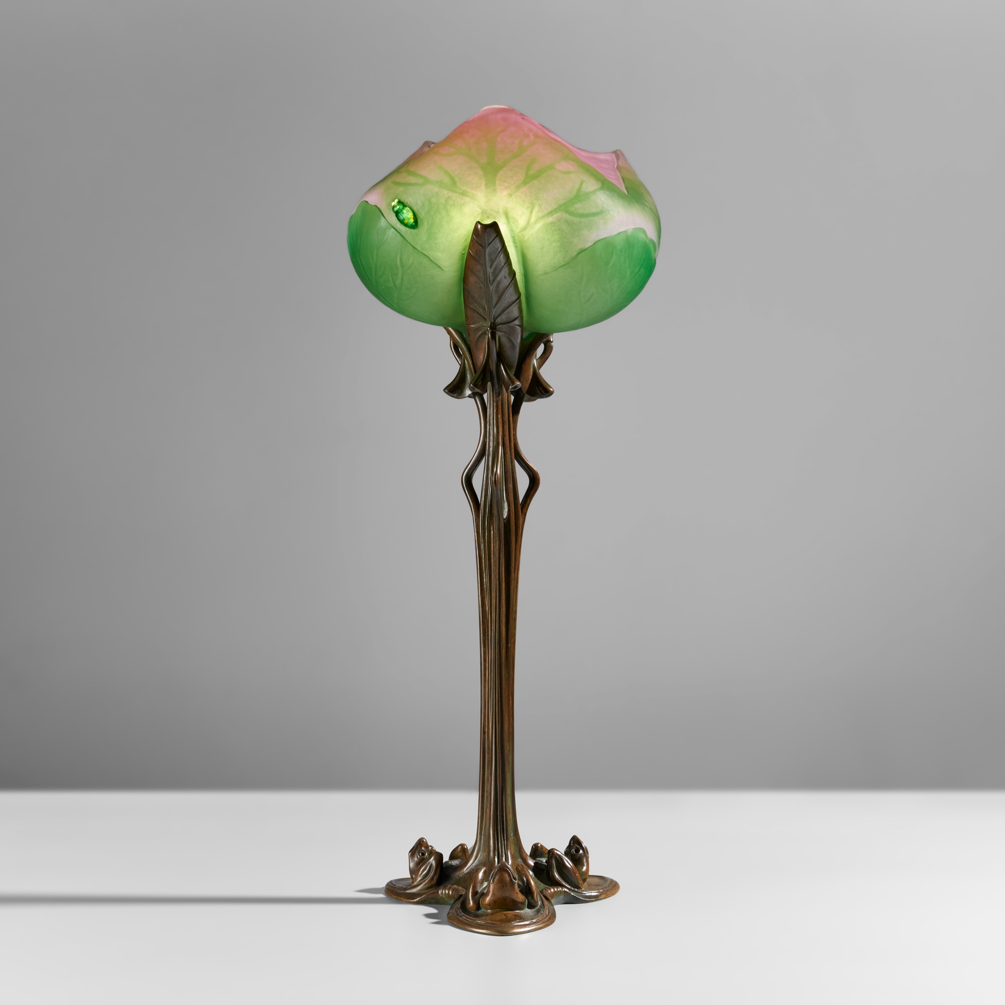 <p><strong>DAUM FR&Egrave;RES AND LOUIS MAJORELLE</strong>&nbsp;<em>&quot;N&eacute;nuphar&quot; table lamp</em>, circa 1903</p>
