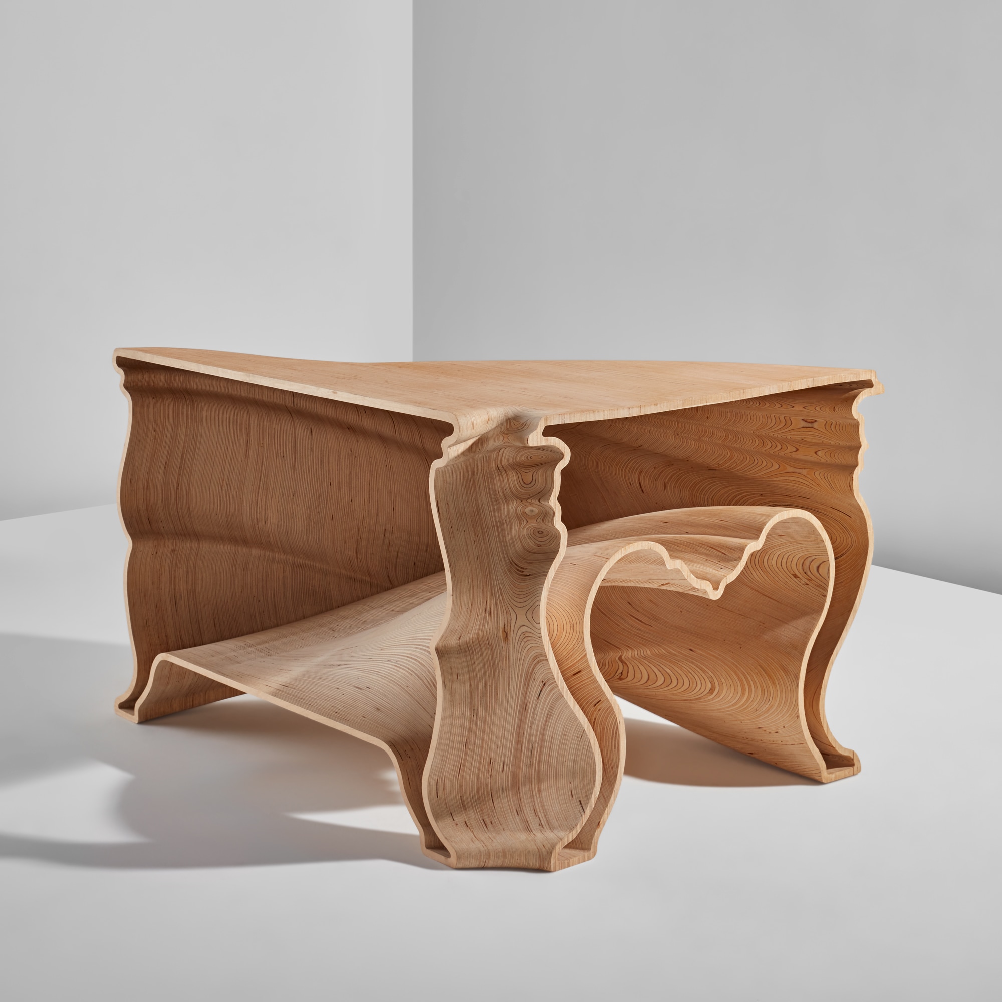 <p><strong>JEROEN VERHOEVEN</strong>&nbsp;<em>&quot;Cinderella&quot; table</em>, 2004</p>
