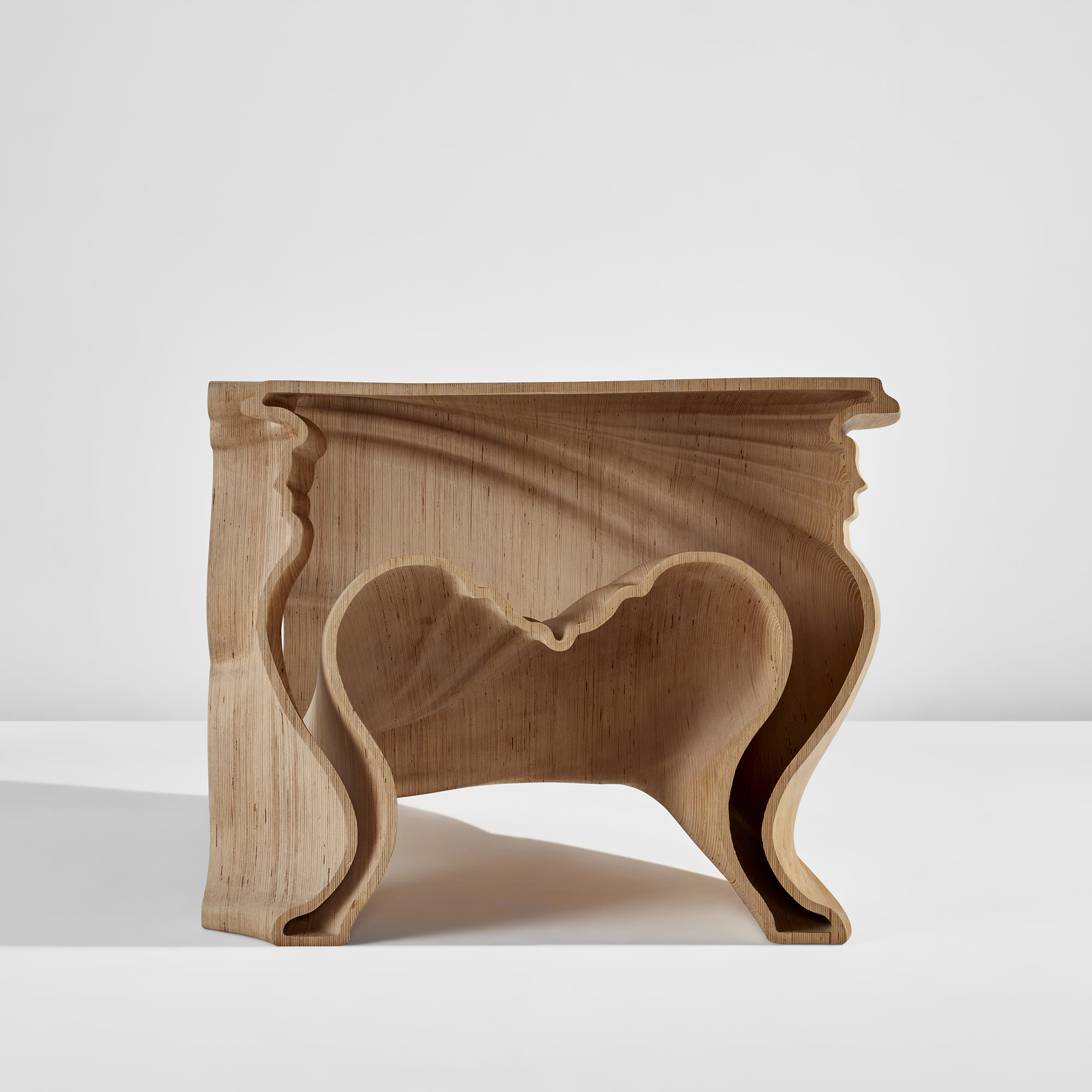 <p><strong>JEROEN VERHOEVEN </strong><em>&quot;Cinderella&quot; table</em></p>
