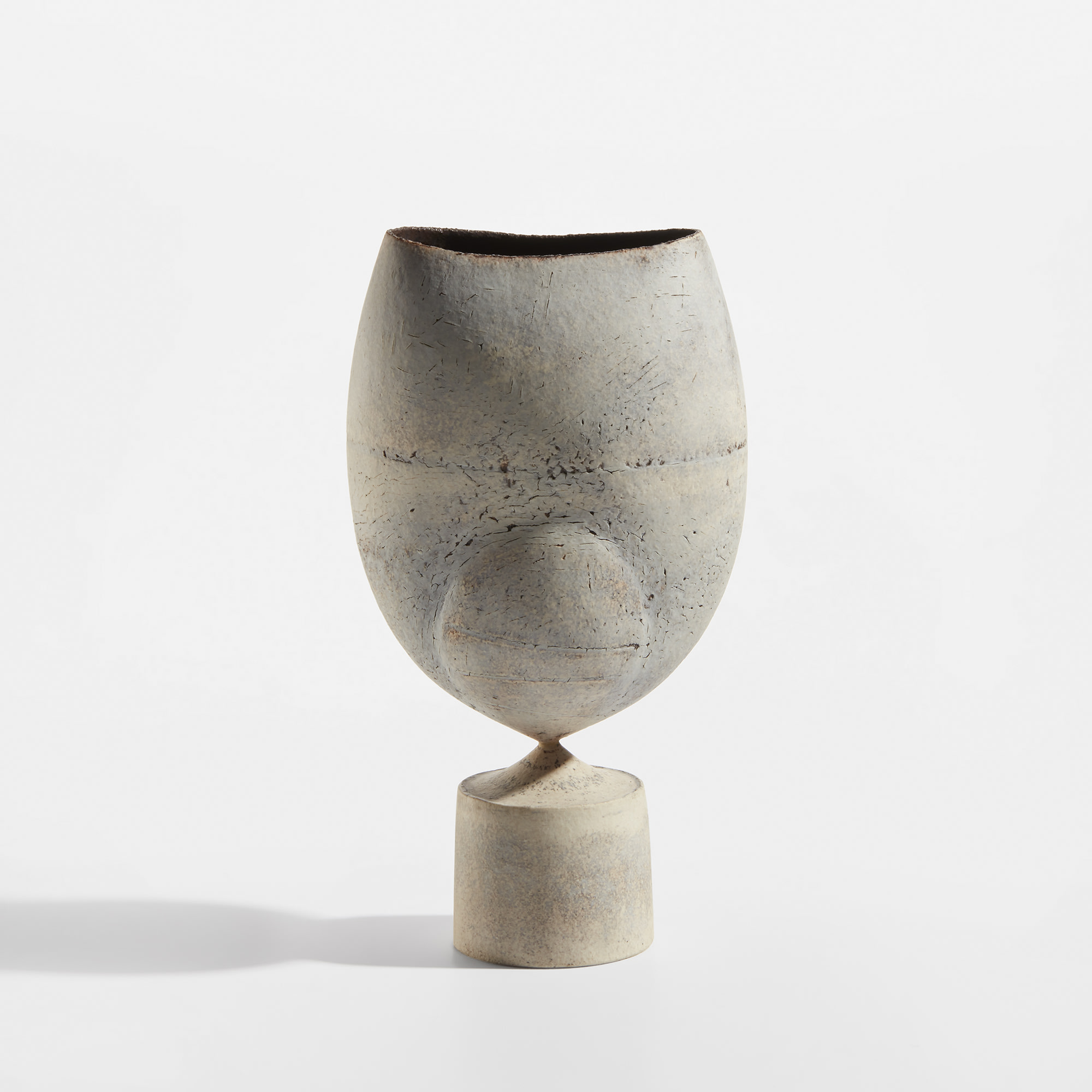 <p><strong>HANS COPER </strong><em>&ldquo;Cycladic&rdquo; pot</em></p>
