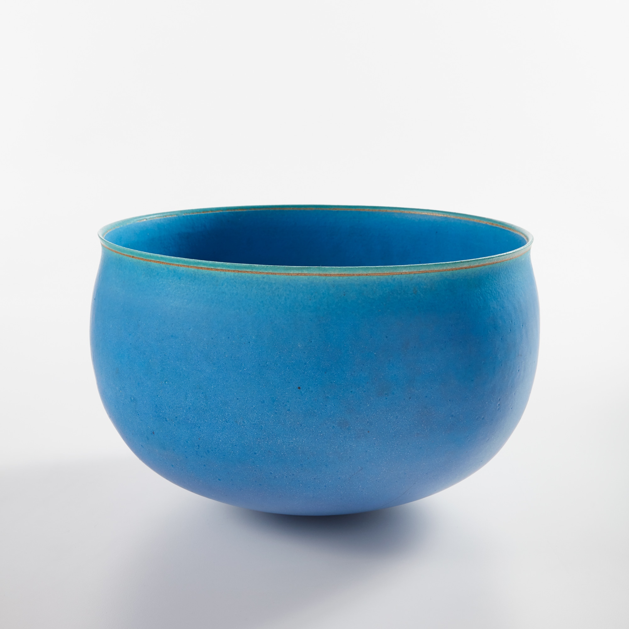 <p><strong>ALEV EBÜZZIYA SIESBYE</strong> <em>large bowl,</em> 1990s</p>