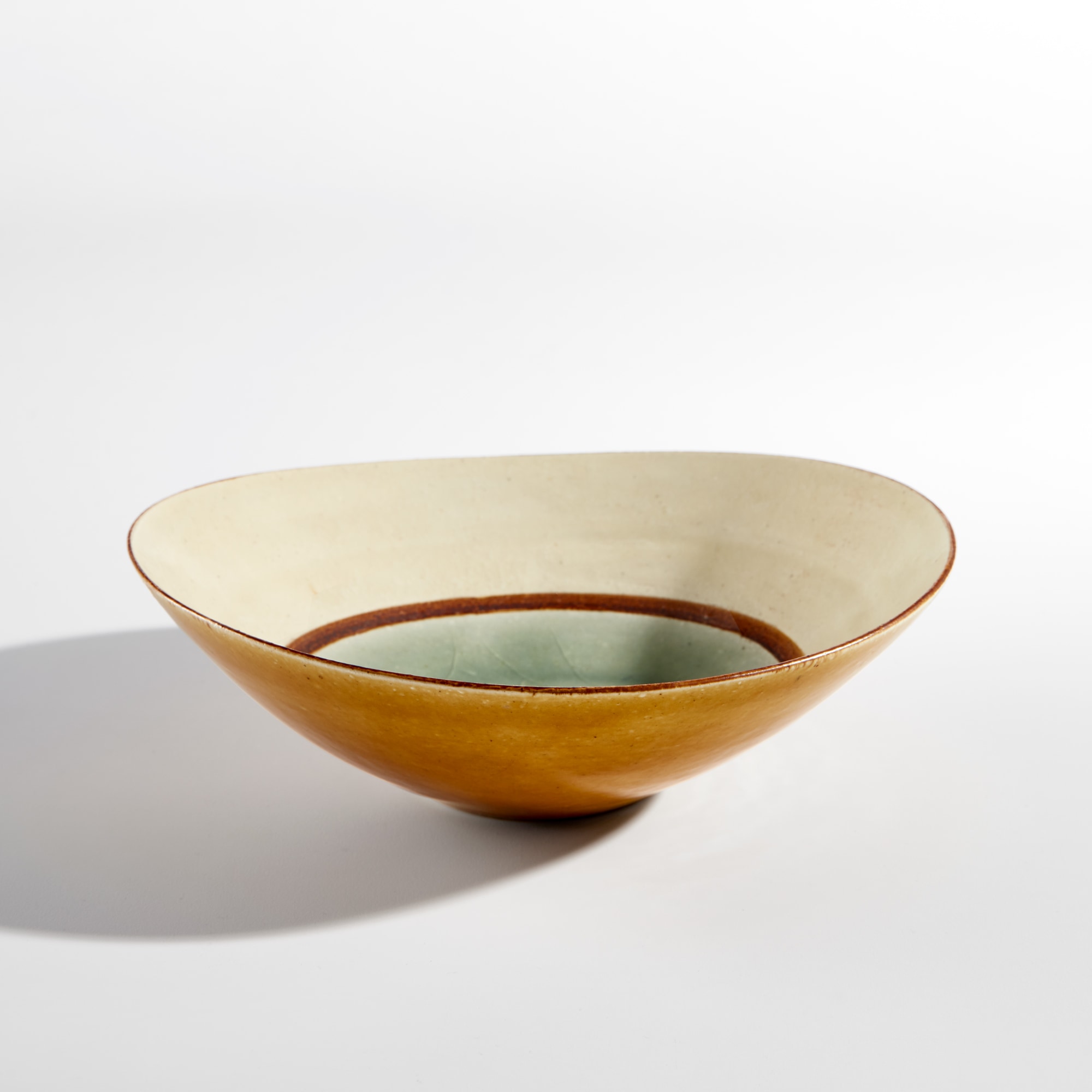 <p><strong>LUCIE RIE</strong><em> Bowl,</em> circa 1960</p>