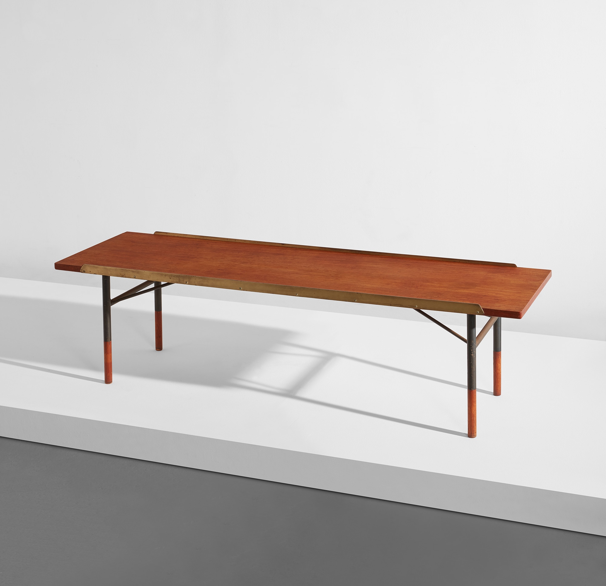 <p><strong>FINN JUHL</strong> <em>bench/low table, model BO 101</em>, circa 1953</p>