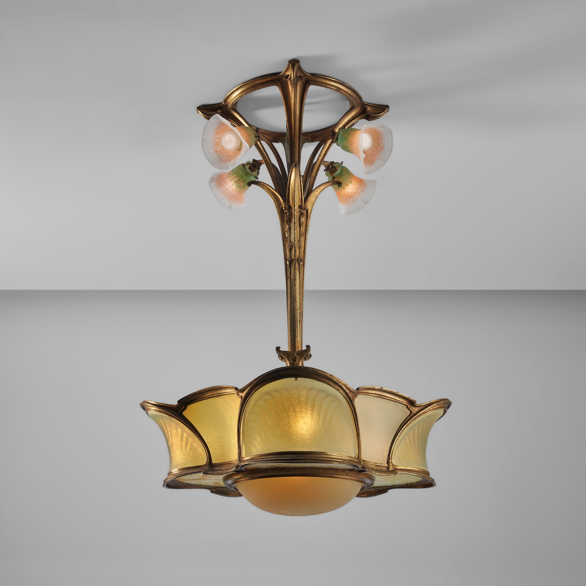<p><strong>EUG&Egrave;NE VALLIN</strong>&nbsp;<em>Important ceiling light,</em> circa 1905</p>
